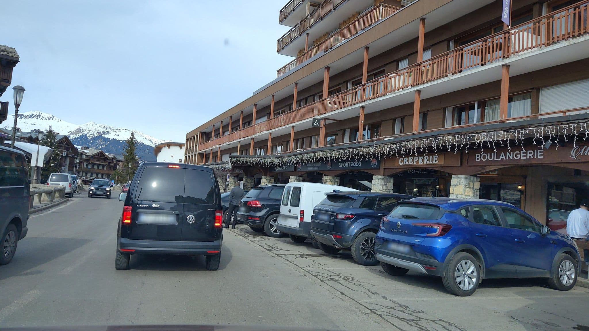 Street view near Les 3 Vaches - Mise au Green, Courchevel — © MatthieuF4FNE (CC BY-SA · Mapillary)