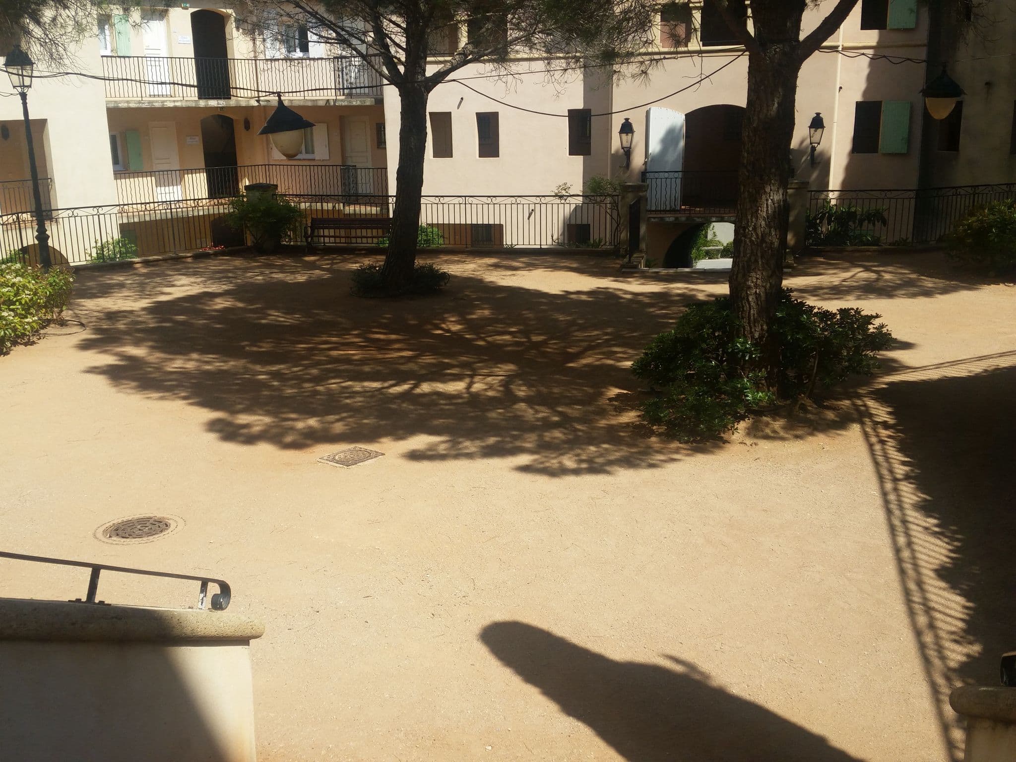 Street view near Église, Charleval — © johsin18 (CC BY-SA · Mapillary)