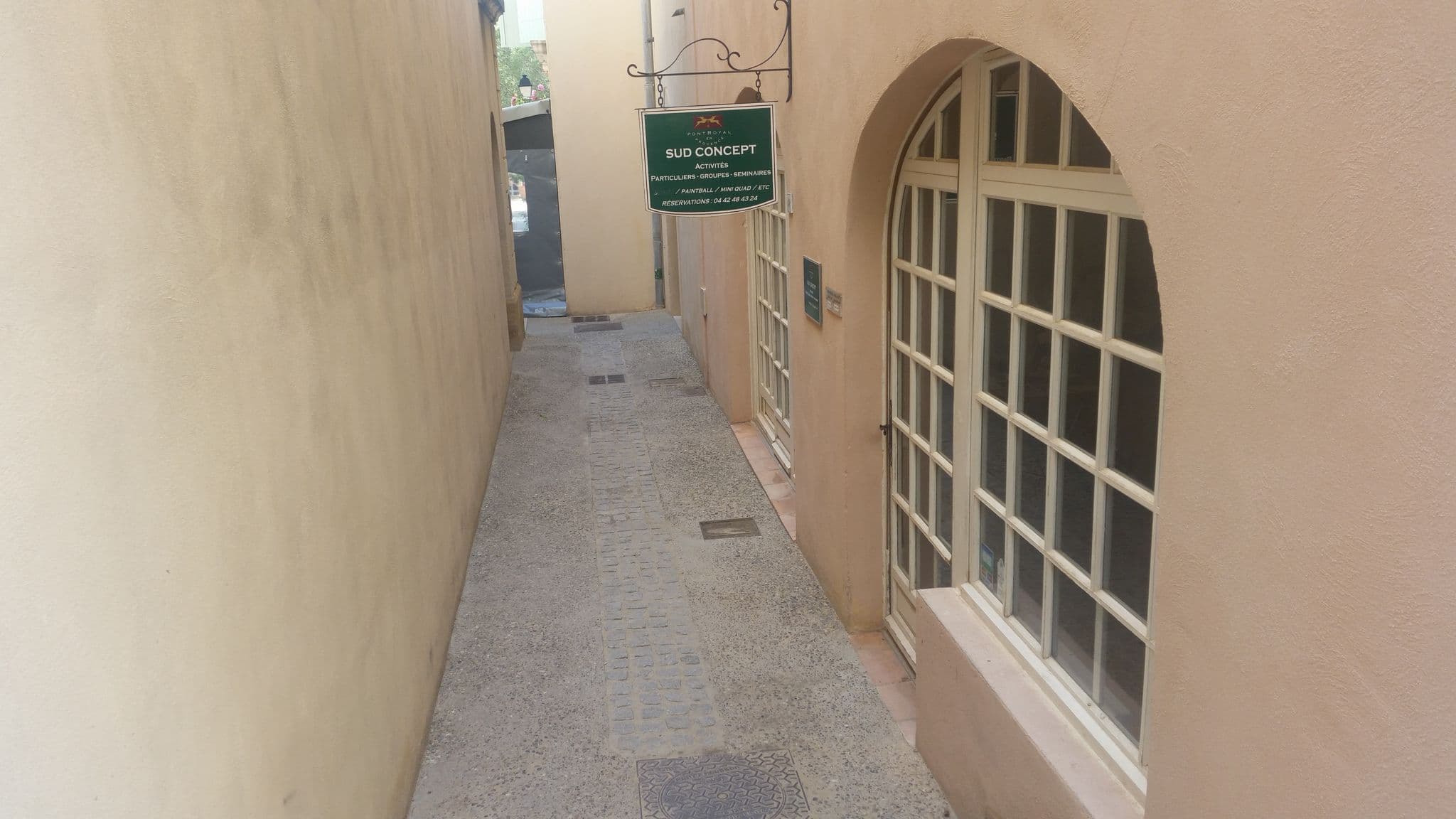 Street view near Doline, Charleval — © johsin18 (CC BY-SA · Mapillary)