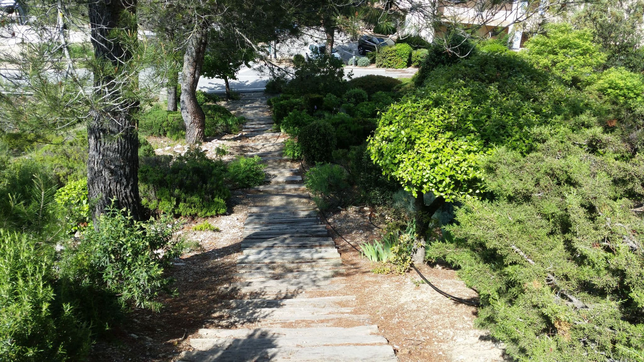 Street view near Ansouis, Charleval — © johsin18 (CC BY-SA · Mapillary)