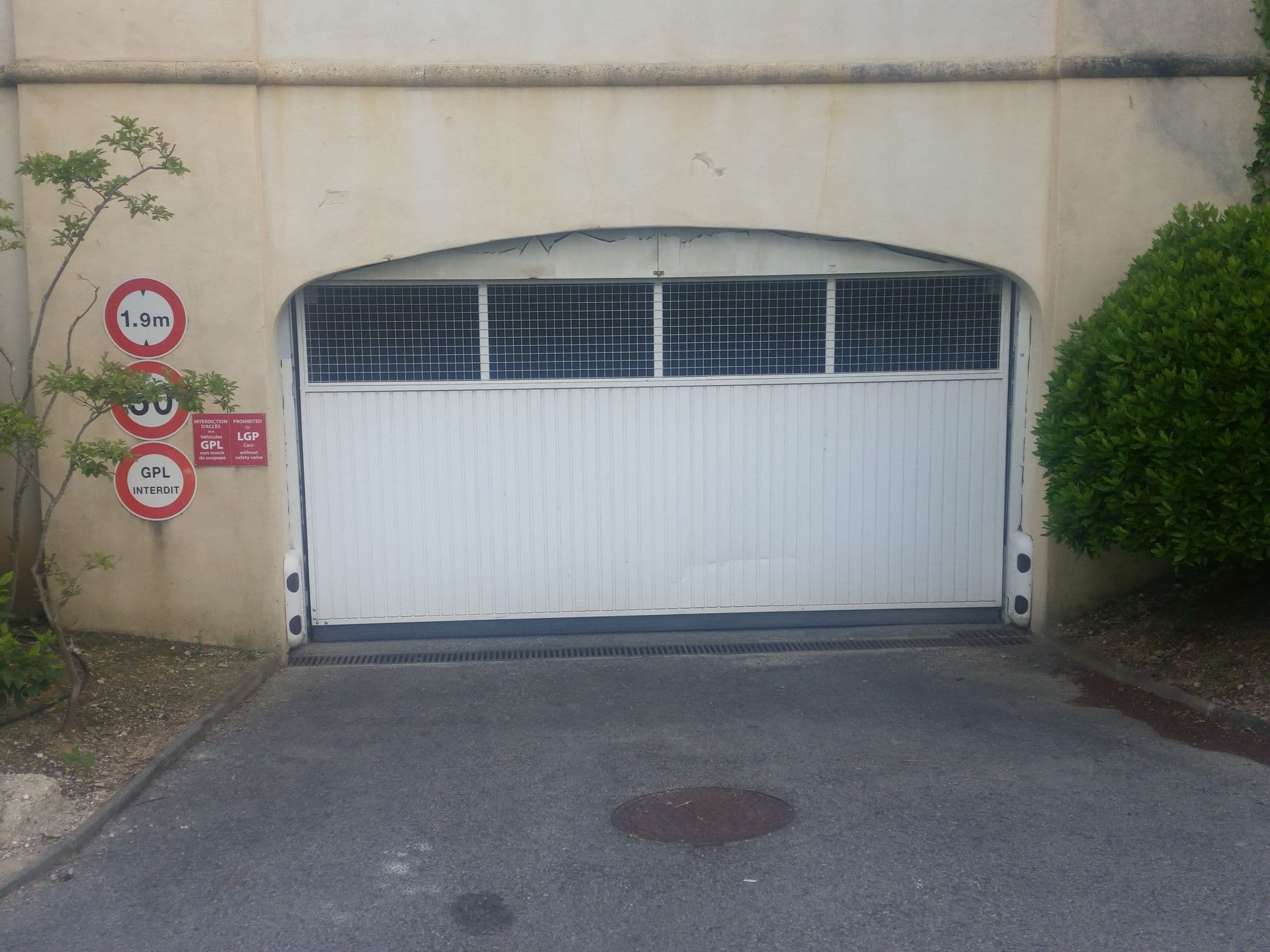 Street view near Bastidon, Charleval — © johsin18 (CC BY-SA · Mapillary)