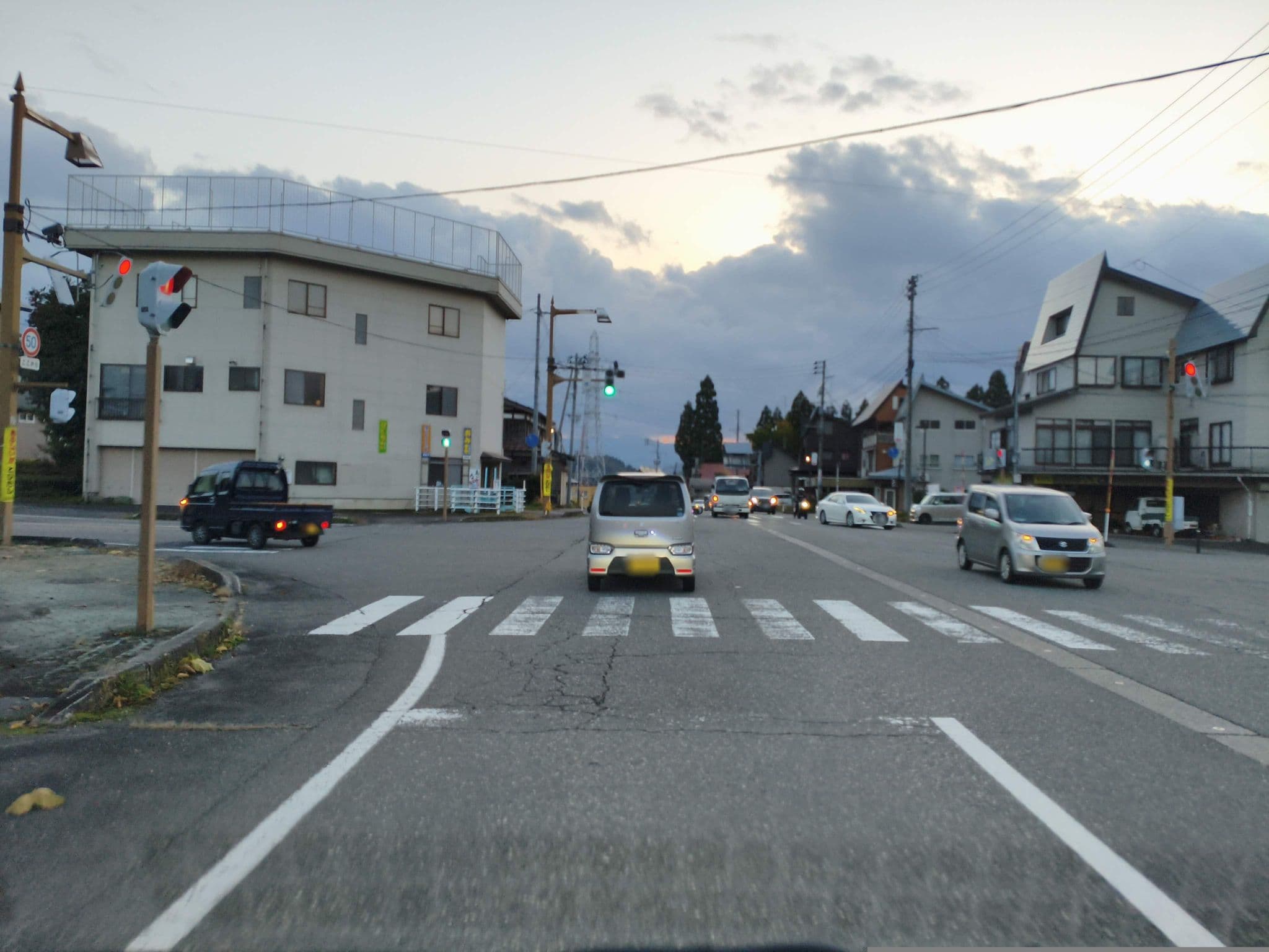 Street view near 和泉屋旅館, Ōwarino — © parond (CC BY-SA · Mapillary)