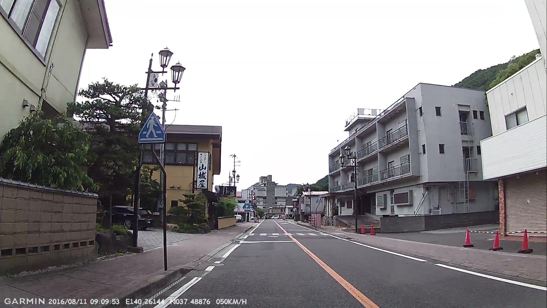 Street view near 山城屋旅館, Tamanoi — © jmmapiranger (CC BY-SA · Mapillary)