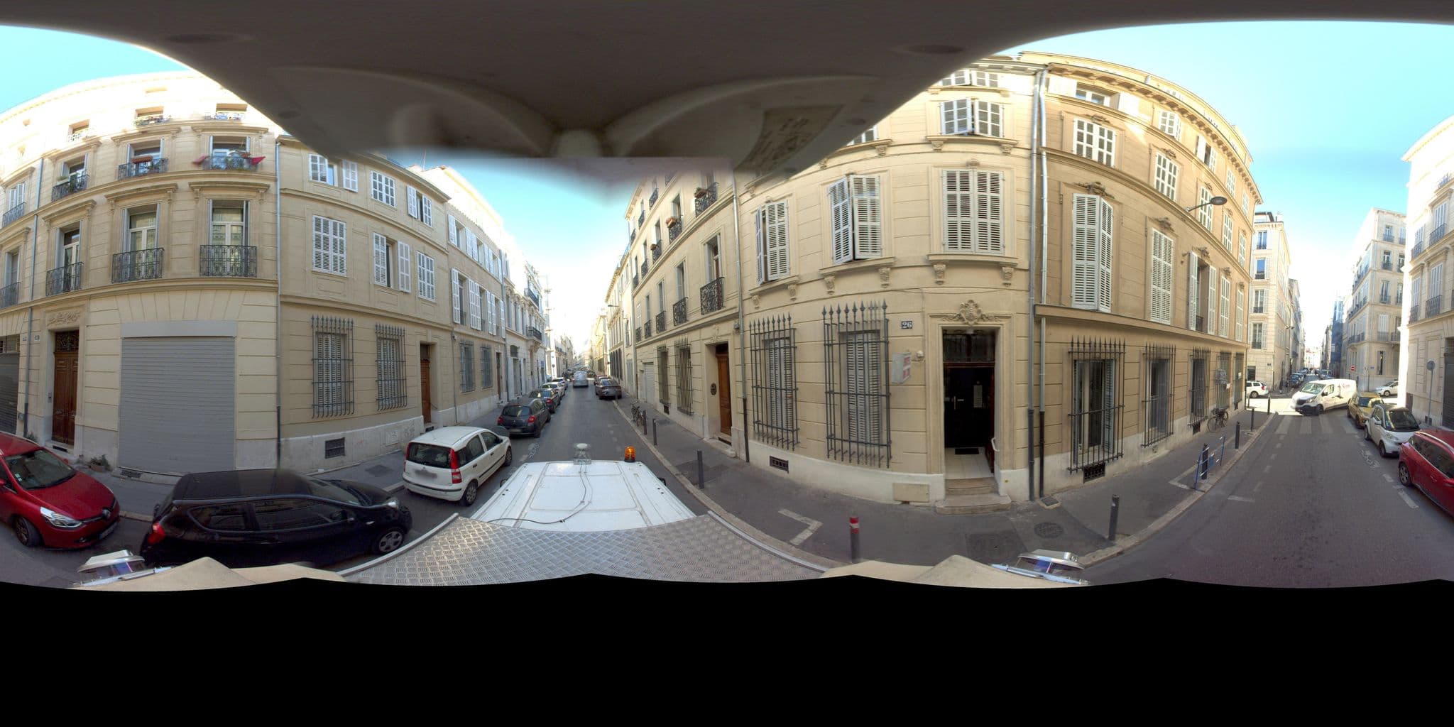 Street view near Hôtel du Coq, Le Chapitre — © Suez (CC BY-SA · Mapillary)