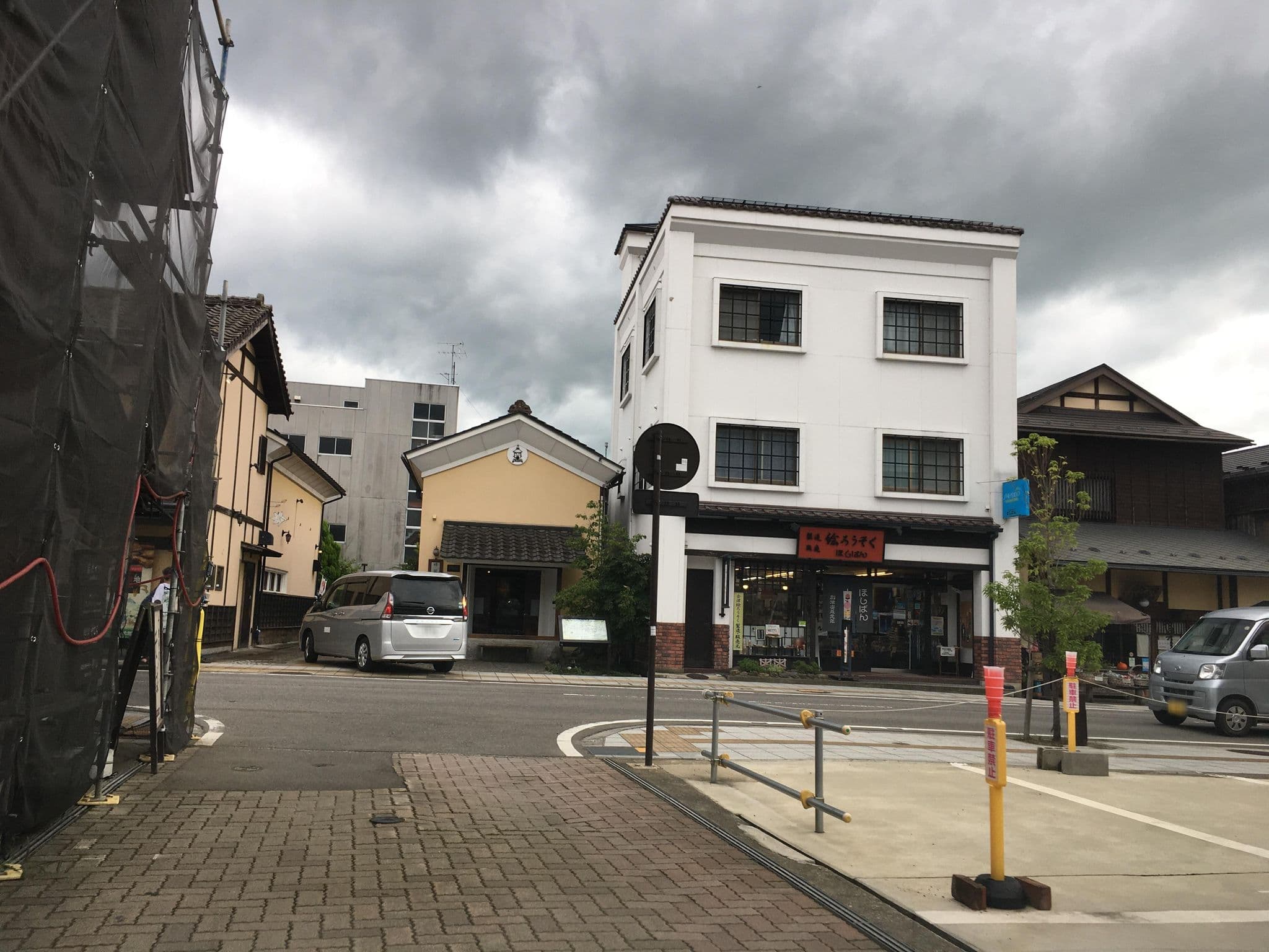 Street view near kaien Hostel ＆ Café BAR, Aizu-Wakamatsu — © jmmapiranger (CC BY-SA · Mapillary)