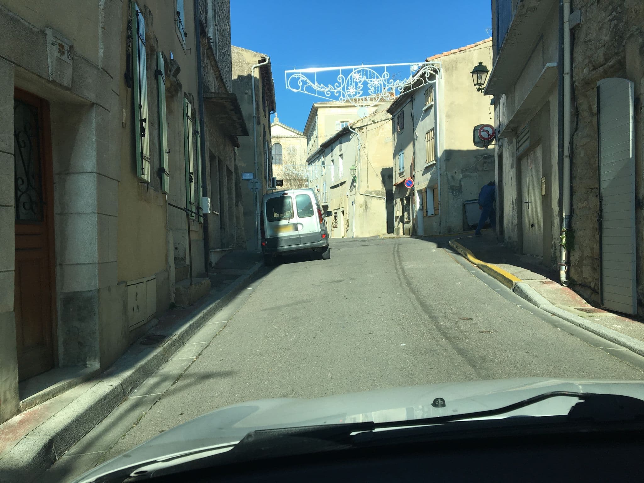 Street view near La Caroline, Mallemort — © cabinetcourbi (CC BY-SA · Mapillary)