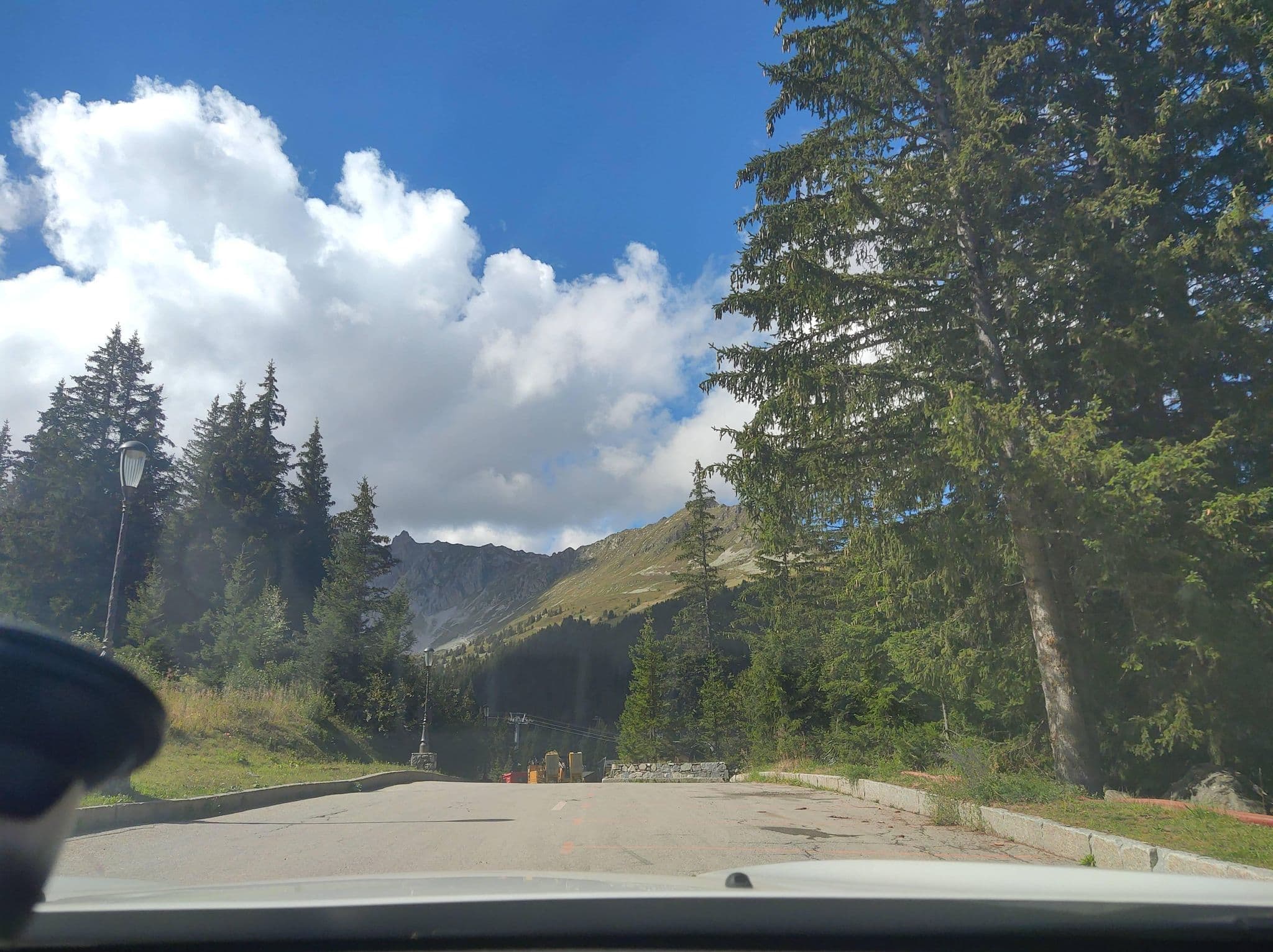 Street view near Les Sherpas, Courchevel — © MatthieuF4FNE (CC BY-SA · Mapillary)