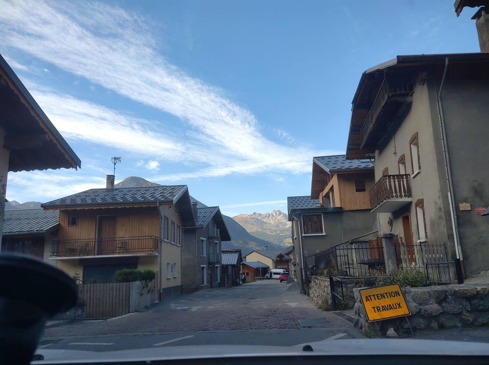 Street view near Chalet Joly, Bozel — © MatthieuF4FNE (CC BY-SA · Mapillary)