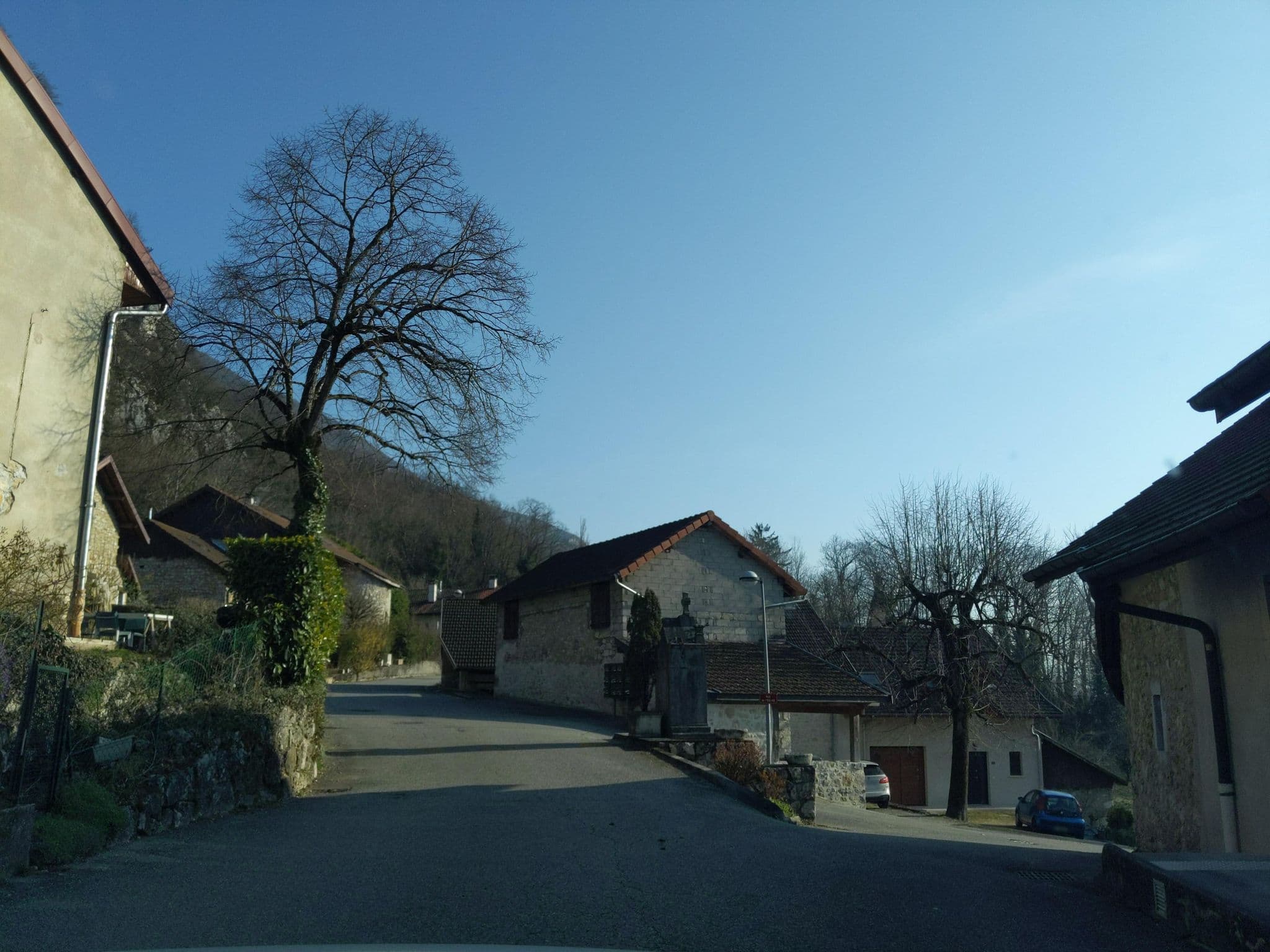 Street view near Auberge de Motz, Versonnex — © alexmodesto73 (CC BY-SA · Mapillary)