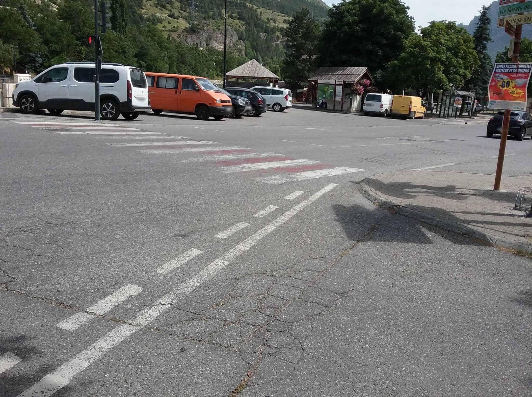 Street view near Glaizette, Saint-Martin-de-Queyrières — © ComcomEcrins (CC BY-SA · Mapillary)