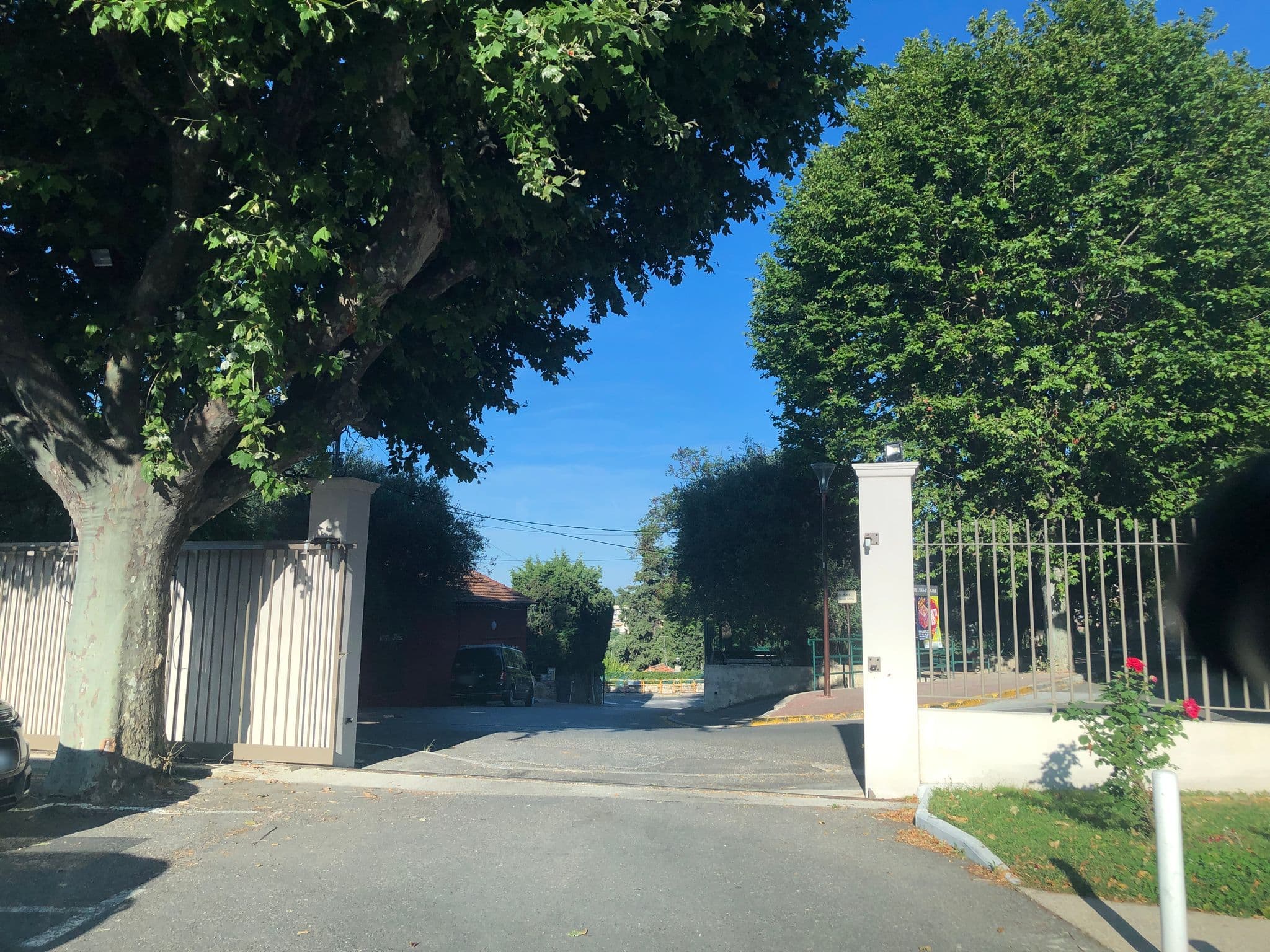 Street view near Best Western Elixir Grasse, Grasse — © cquest (CC BY-SA · Mapillary)