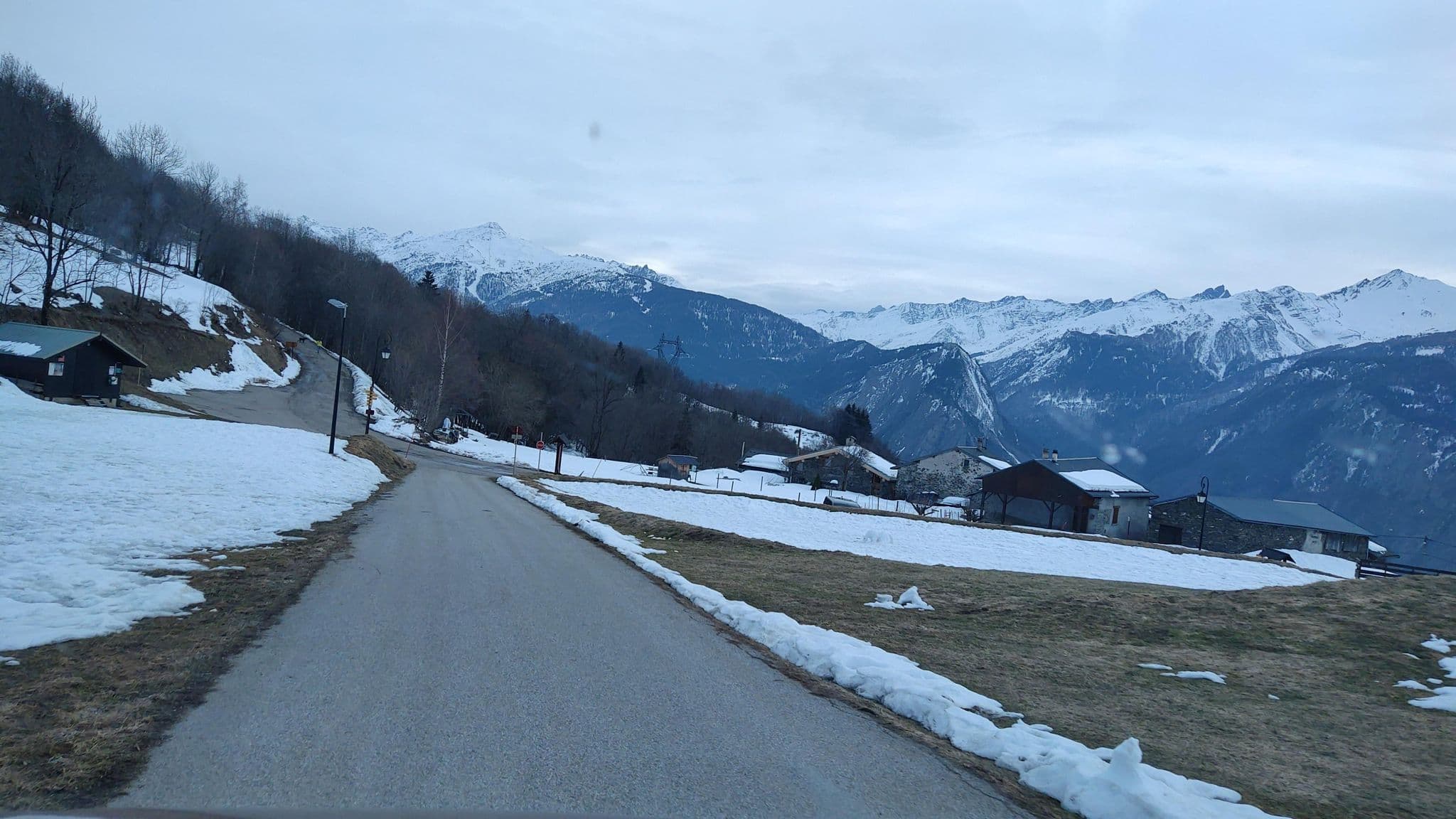 Street view near Lë Shantoné, Saint-Michel-de-Maurienne — © MatthieuF4FNE (CC BY-SA · Mapillary)