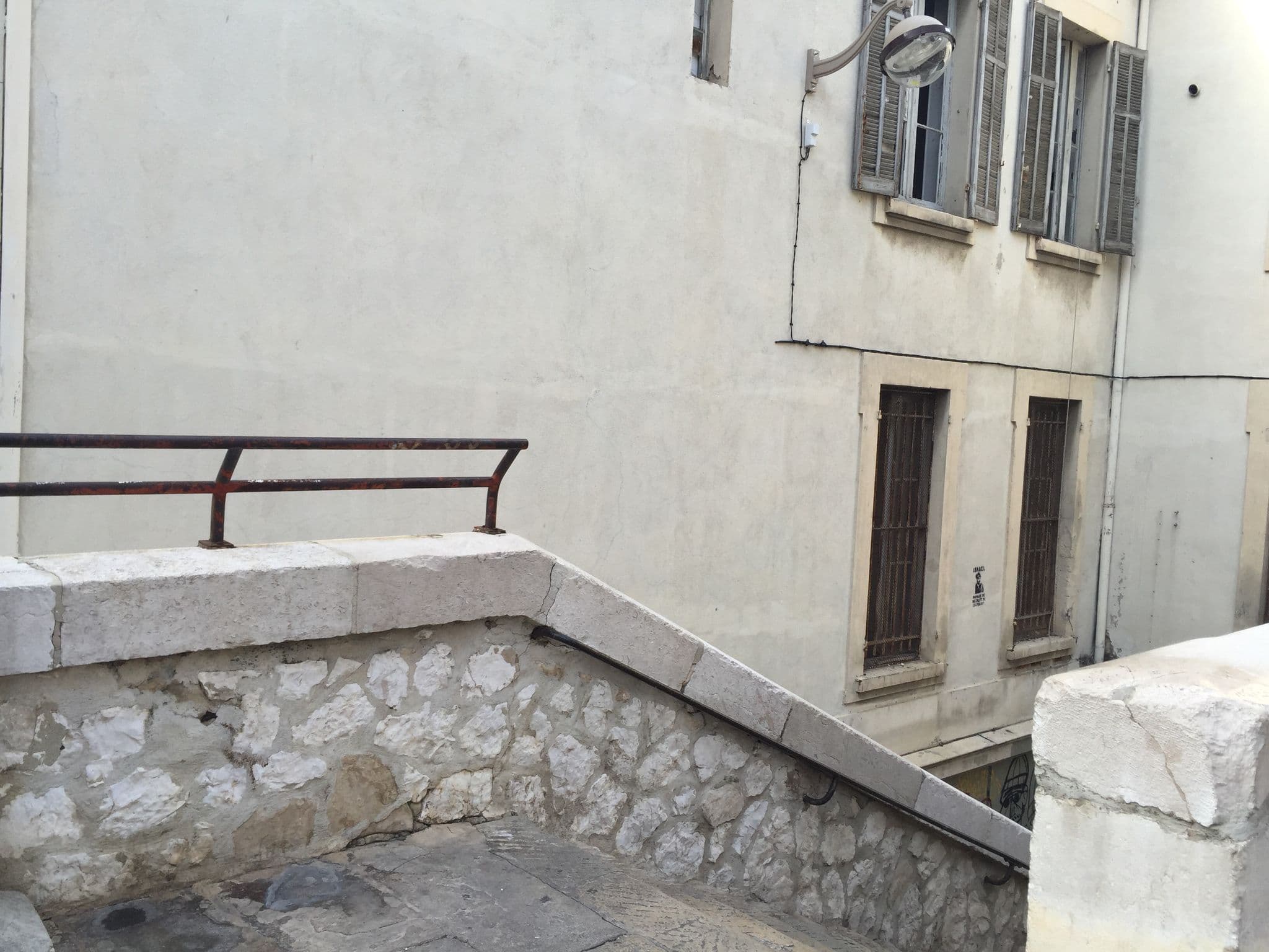 Street view near The People Hostel, Les Grands Carmes — © zimmy (CC BY-SA · Mapillary)