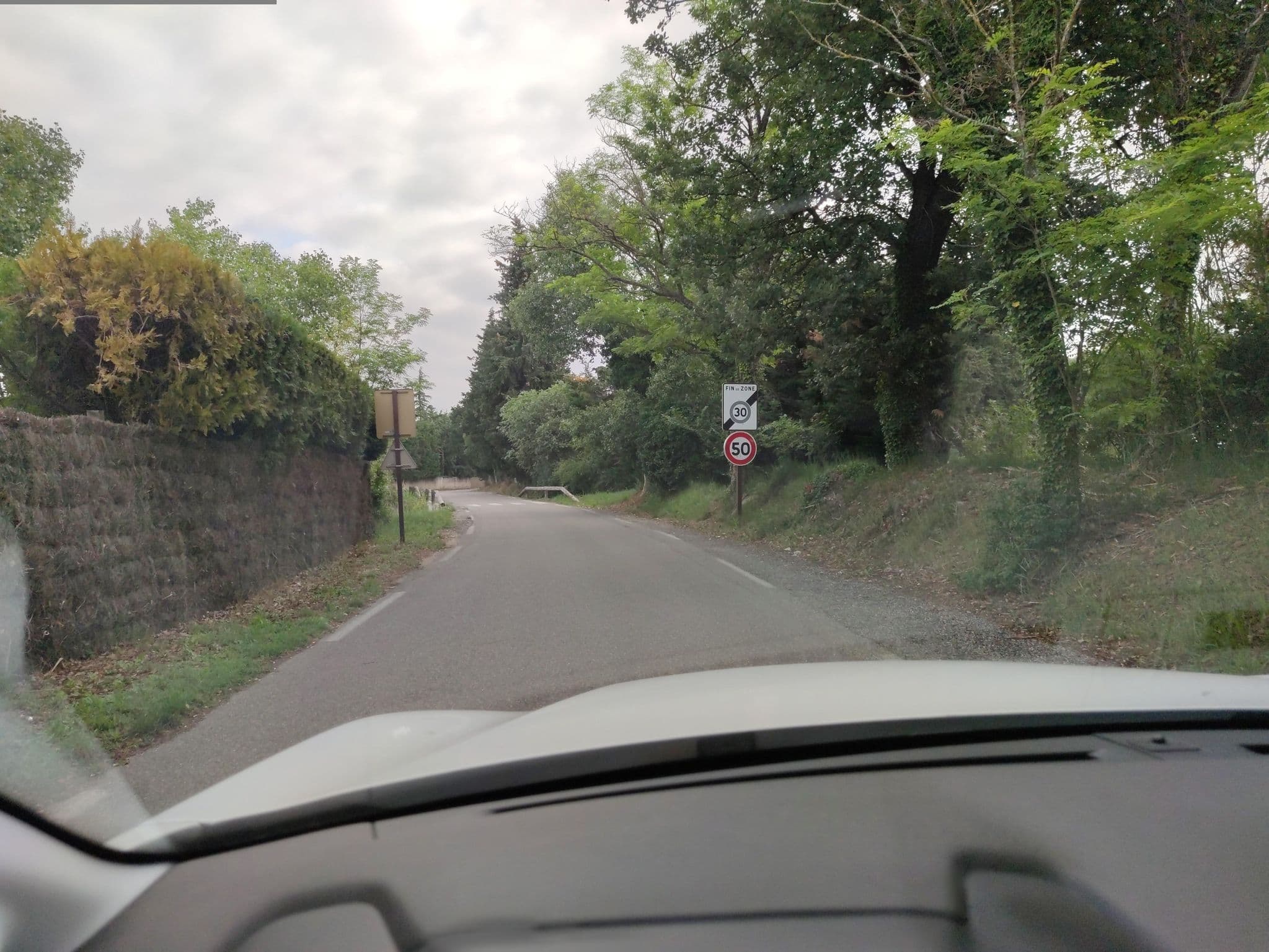 Street view near La Chiffonnière, Taillades — © zimmy (CC BY-SA · Mapillary)