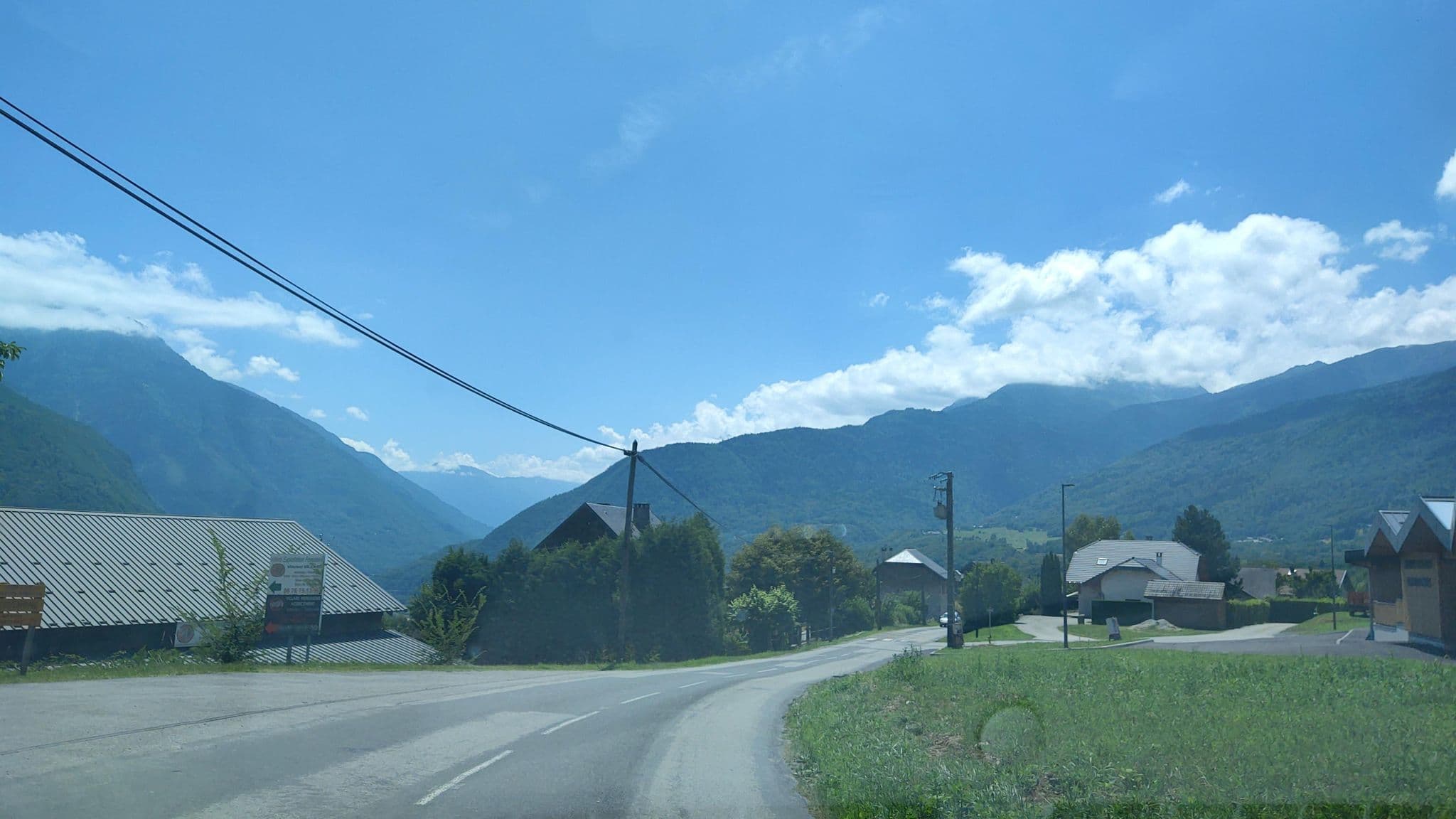 Street view near Le retour à la terre, Aiton — © MatthieuF4FNE (CC BY-SA · Mapillary)