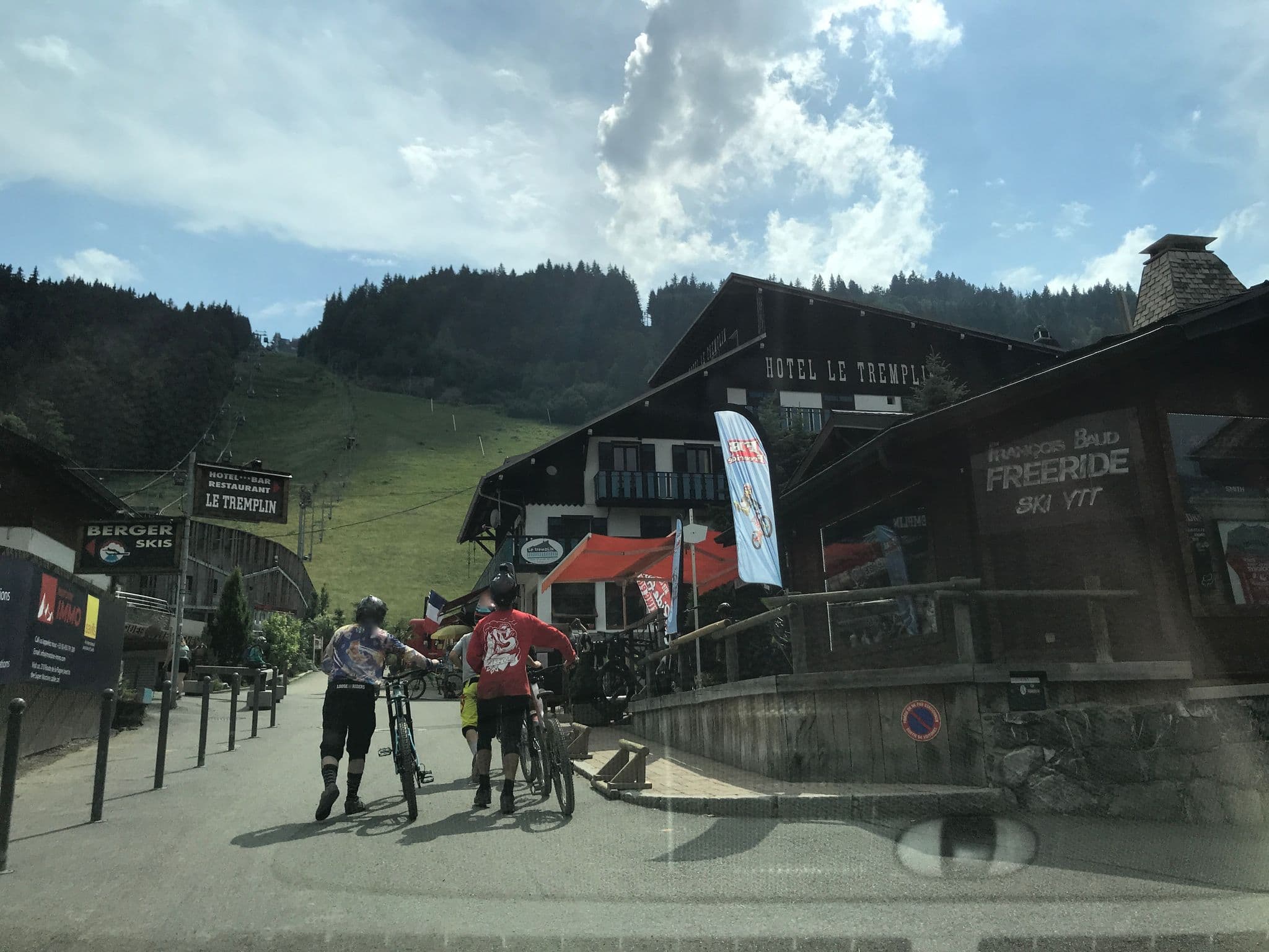 Street view near Le Tremplin, Morzine