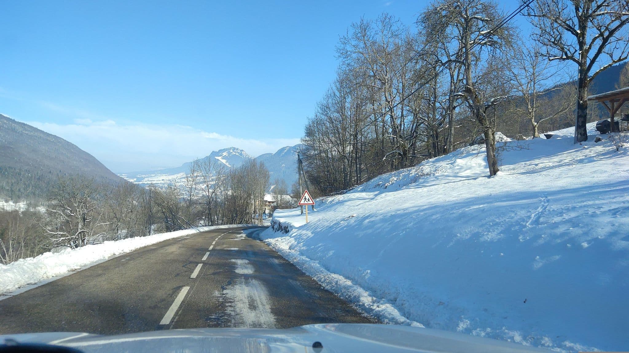 Street view near Chapamama, Méry — © MatthieuF4FNE (CC BY-SA · Mapillary)