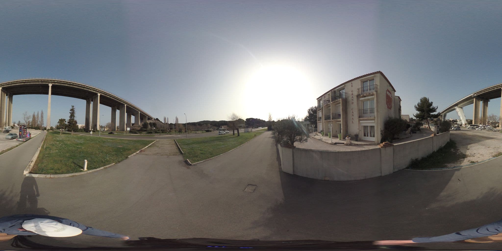 Street view near Le Grand Canal, Martigues — © geovelo (CC BY-SA · Mapillary)