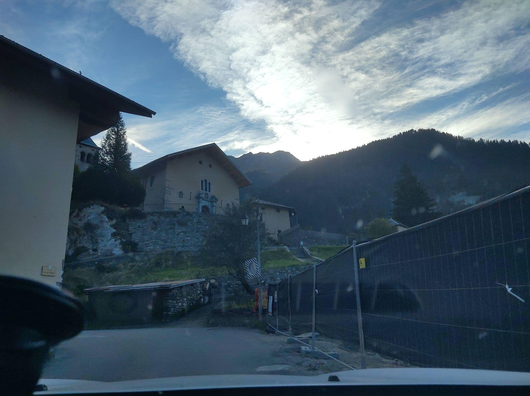 Street view near Lau et Shanna, Bozel — © MatthieuF4FNE (CC BY-SA · Mapillary)