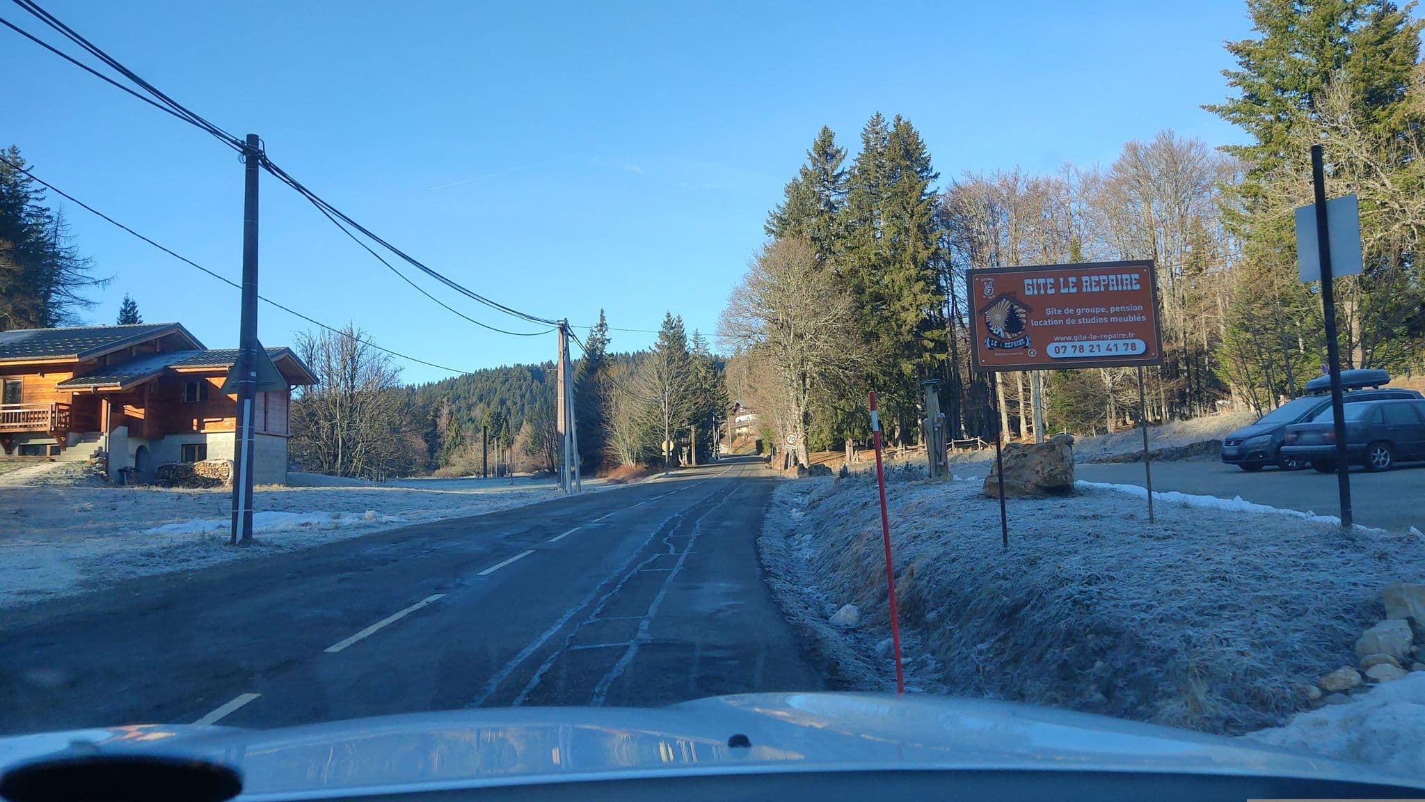 Street view near Le Repaire, Méry — © MatthieuF4FNE (CC BY-SA · Mapillary)