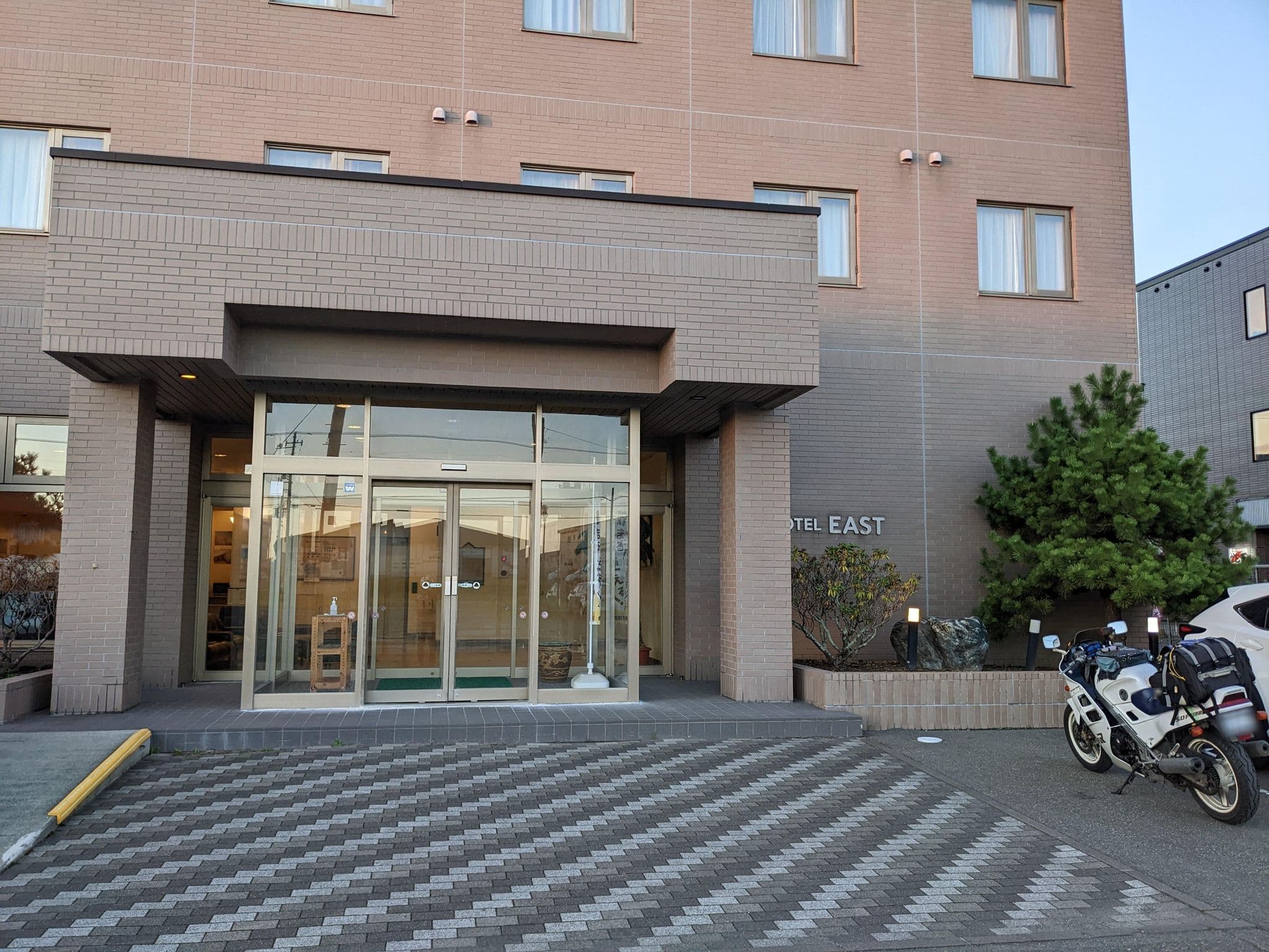 Street view near ホテルイースト, Urakawa — © yasunari (CC BY-SA · Mapillary)