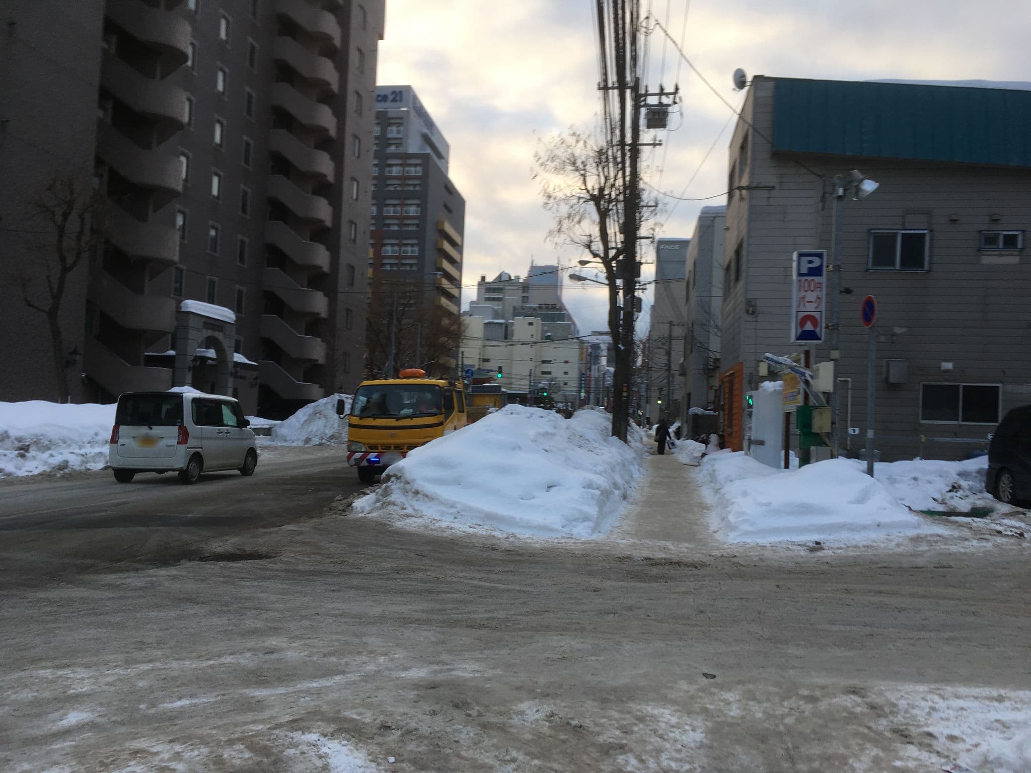Street view near サッポロッジ, Sapporo — © chrisbeddow (CC BY-SA · Mapillary)