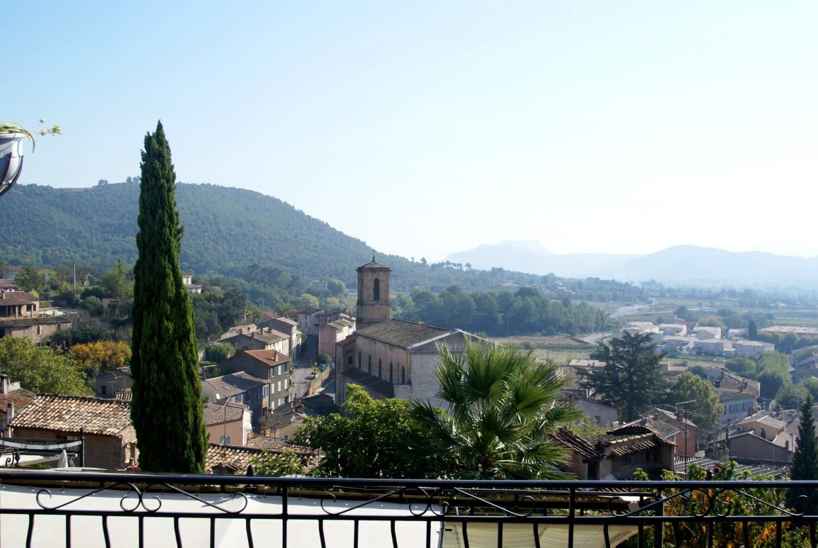 Street view near Le Château d'Argens, Les Arcs — © txllxt (CC BY-SA · Mapillary)