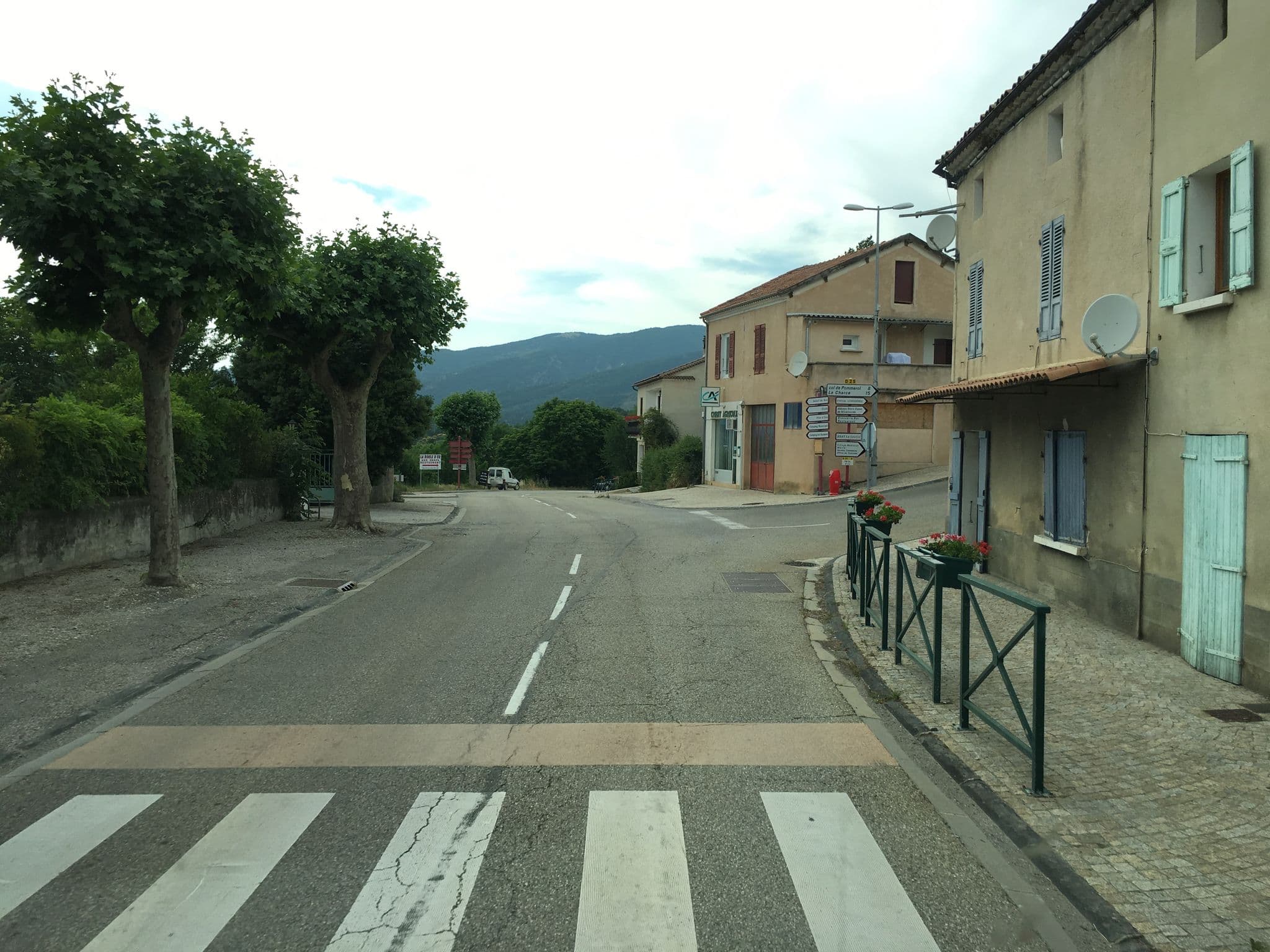 Street view near Atypique détour, Serres — © yaron (CC BY-SA · Mapillary)