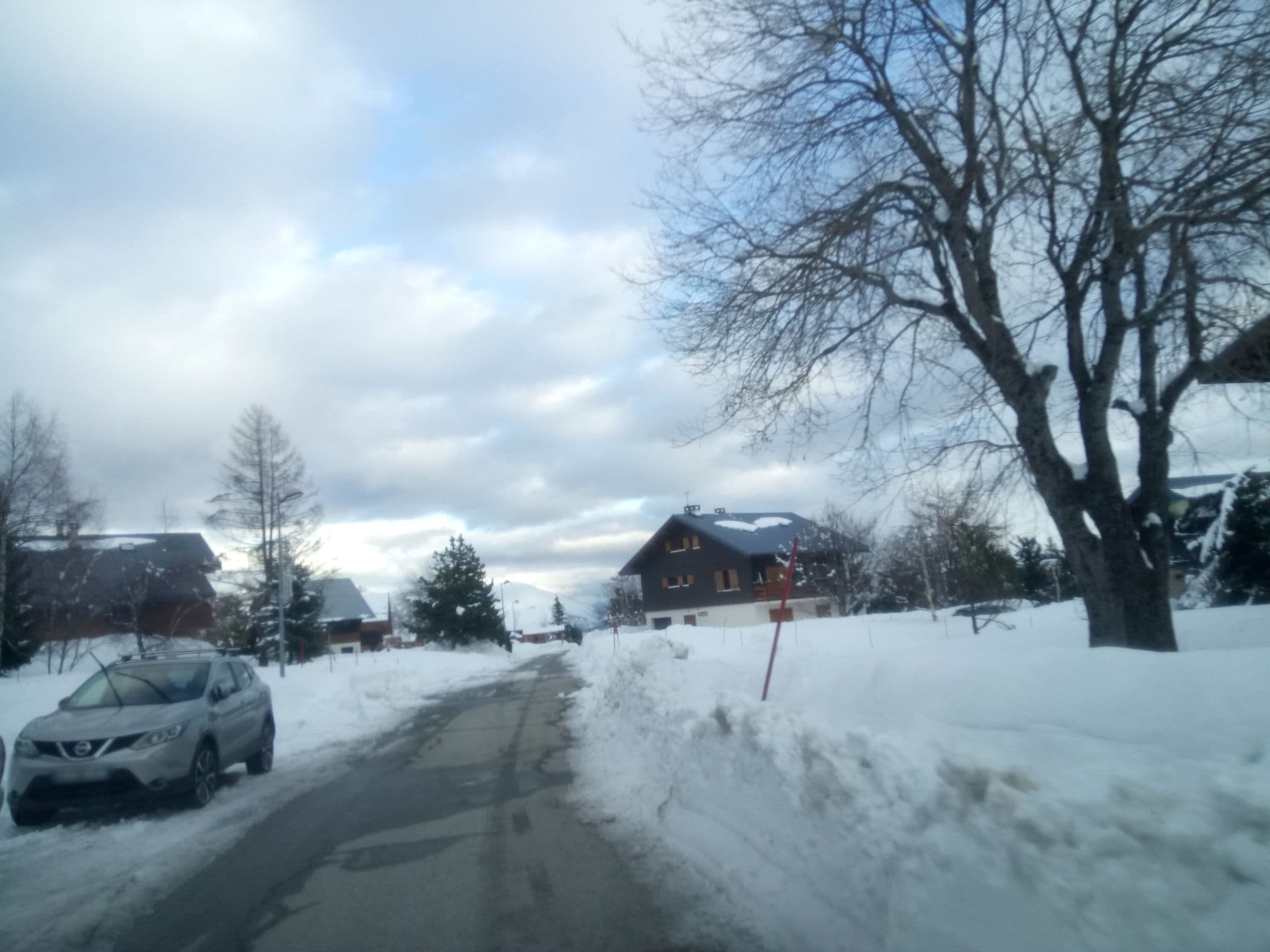 Street view near Chalet le Loup Blanc, Saint-Jean-de-Maurienne — © alexmodesto73 (CC BY-SA · Mapillary)