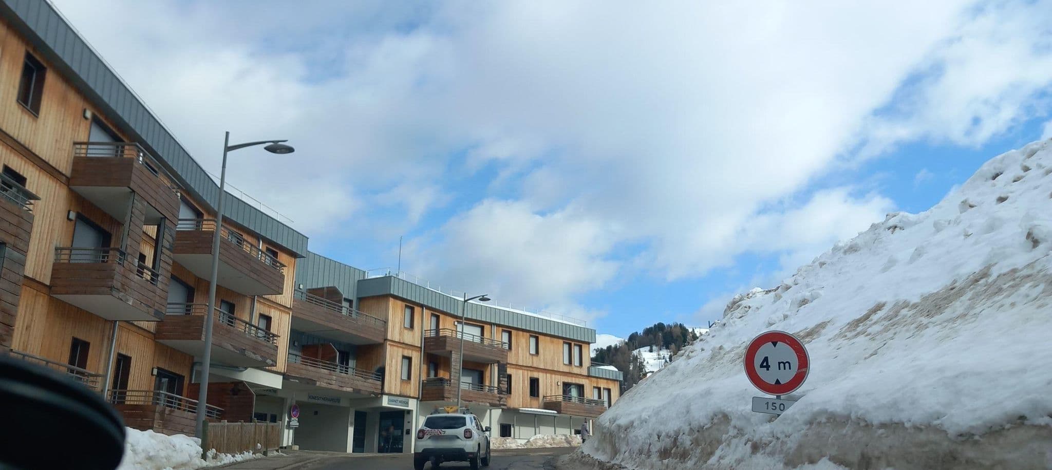 Street view near Les Cristaux de La Plagne, Belle-Plagne — © MatthieuF4FNE (CC BY-SA · Mapillary)