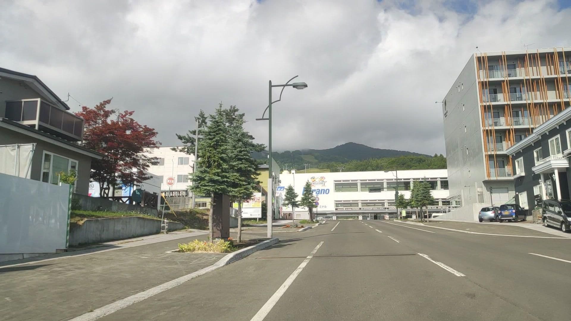 Street view near ホテルベルヒルズ (Hotel Bellhills), Shimo-furano — © drivephotograph (CC BY-SA · Mapillary)