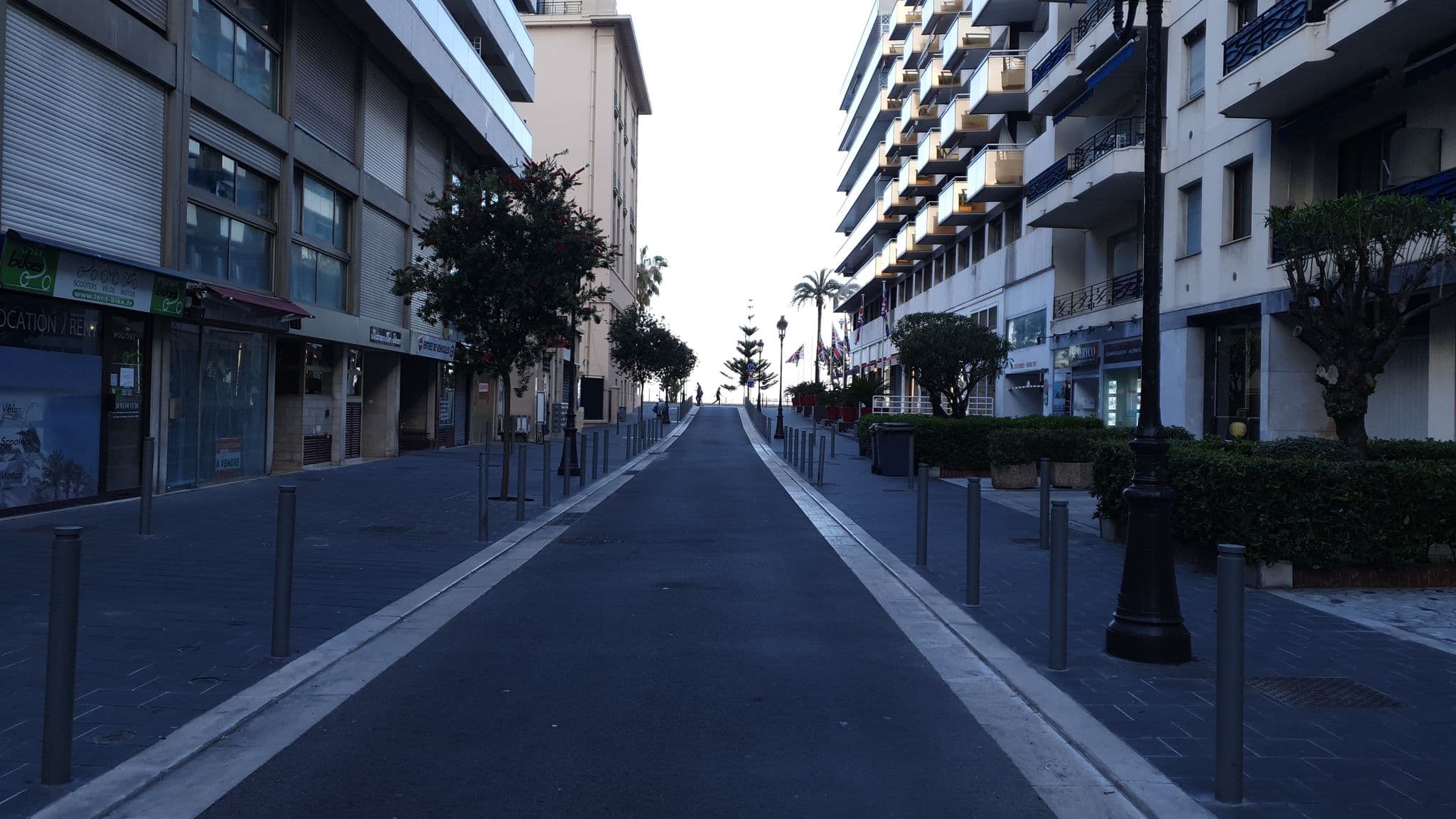 Street view near Club Inn, Jean-Médecin — © flox (CC BY-SA · Mapillary)