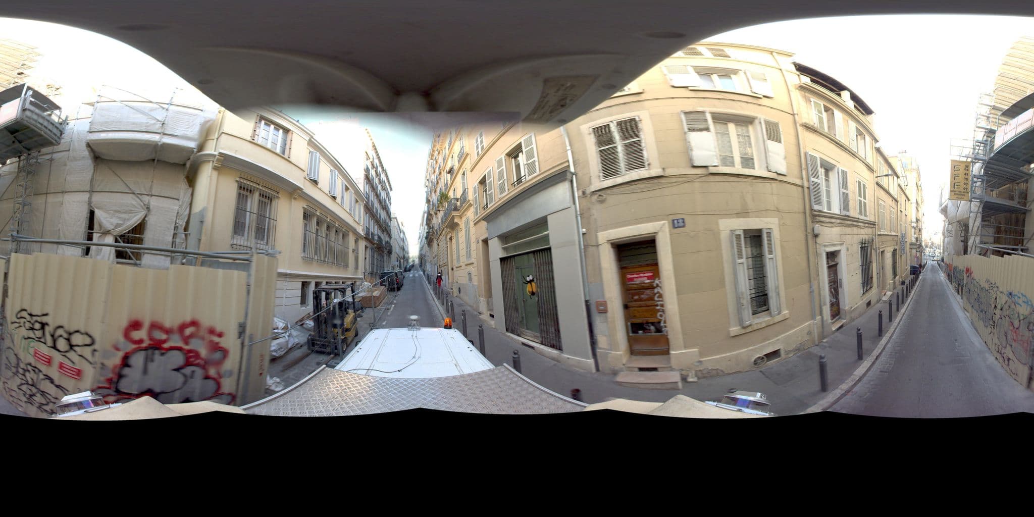 Street view near hôtel Ozea, Marseille 01 — © Suez (CC BY-SA · Mapillary)
