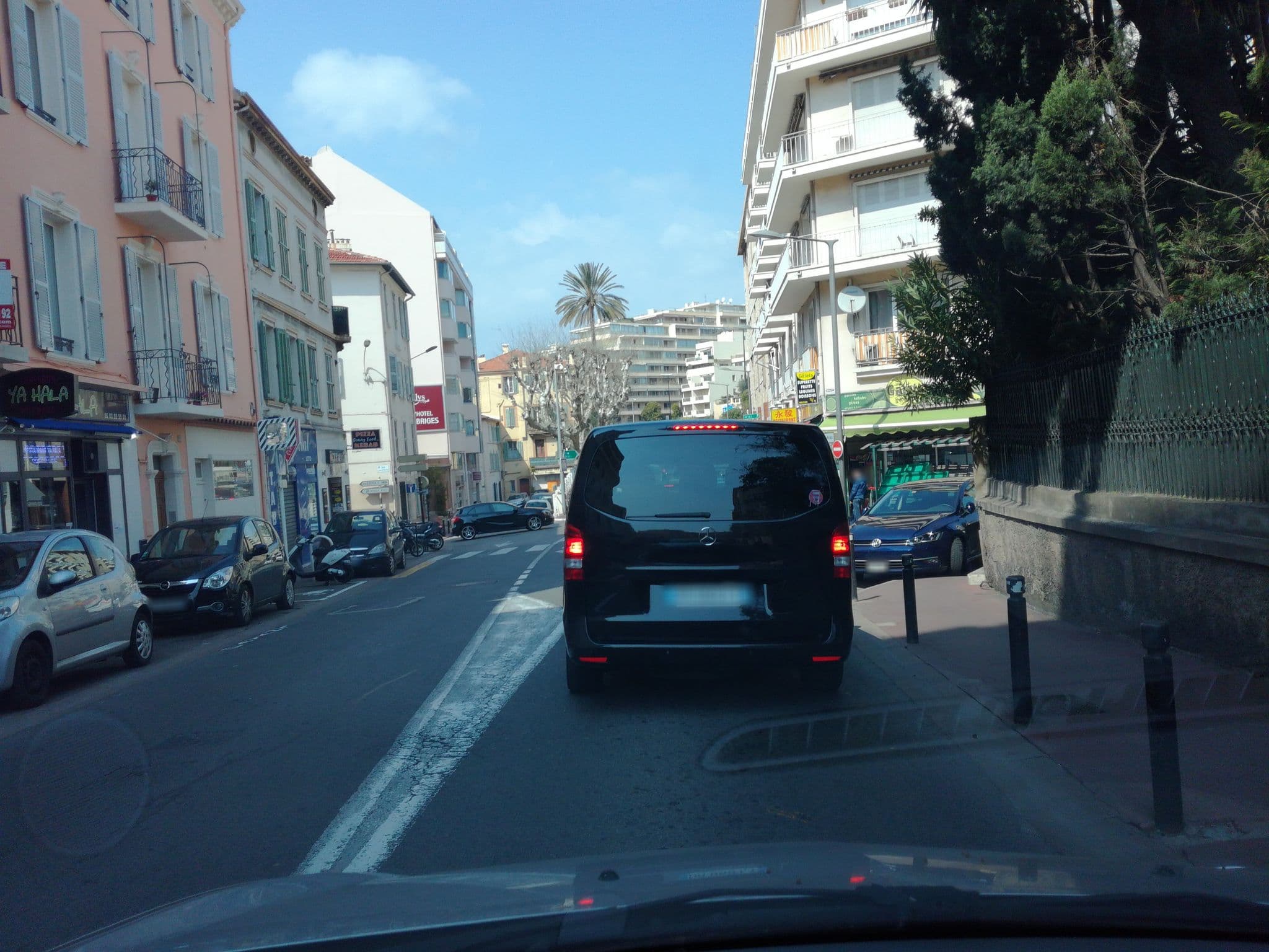 Street view near Boutique Hôtel Couleurs du Sud, Cannes — © baptistemm (CC BY-SA · Mapillary)