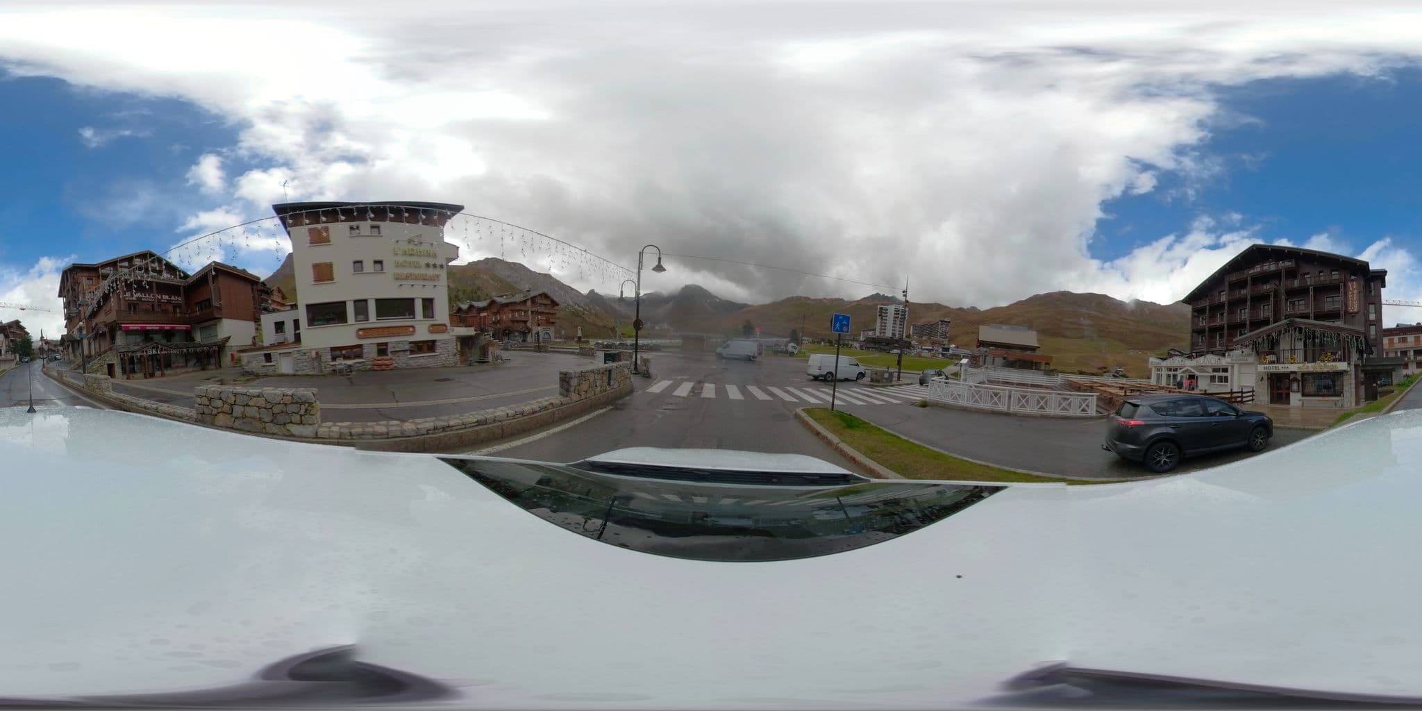 Street view near L'Arbina, Tignes — © serfim_cit_y (CC BY-SA · Mapillary)