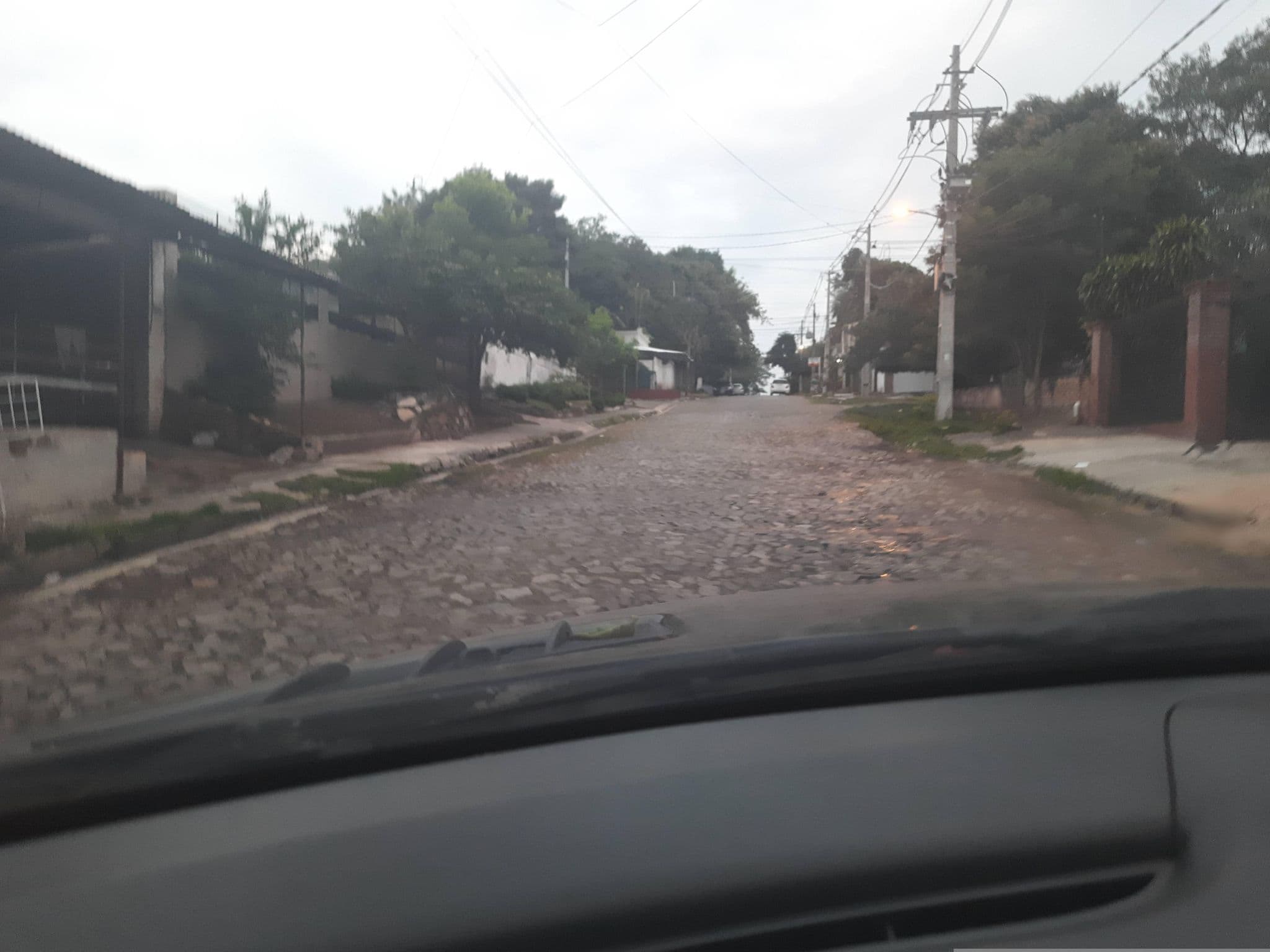 Street view near Motel Chocolate Sweet, Lambaré — © Ambernal (CC BY-SA · Mapillary)