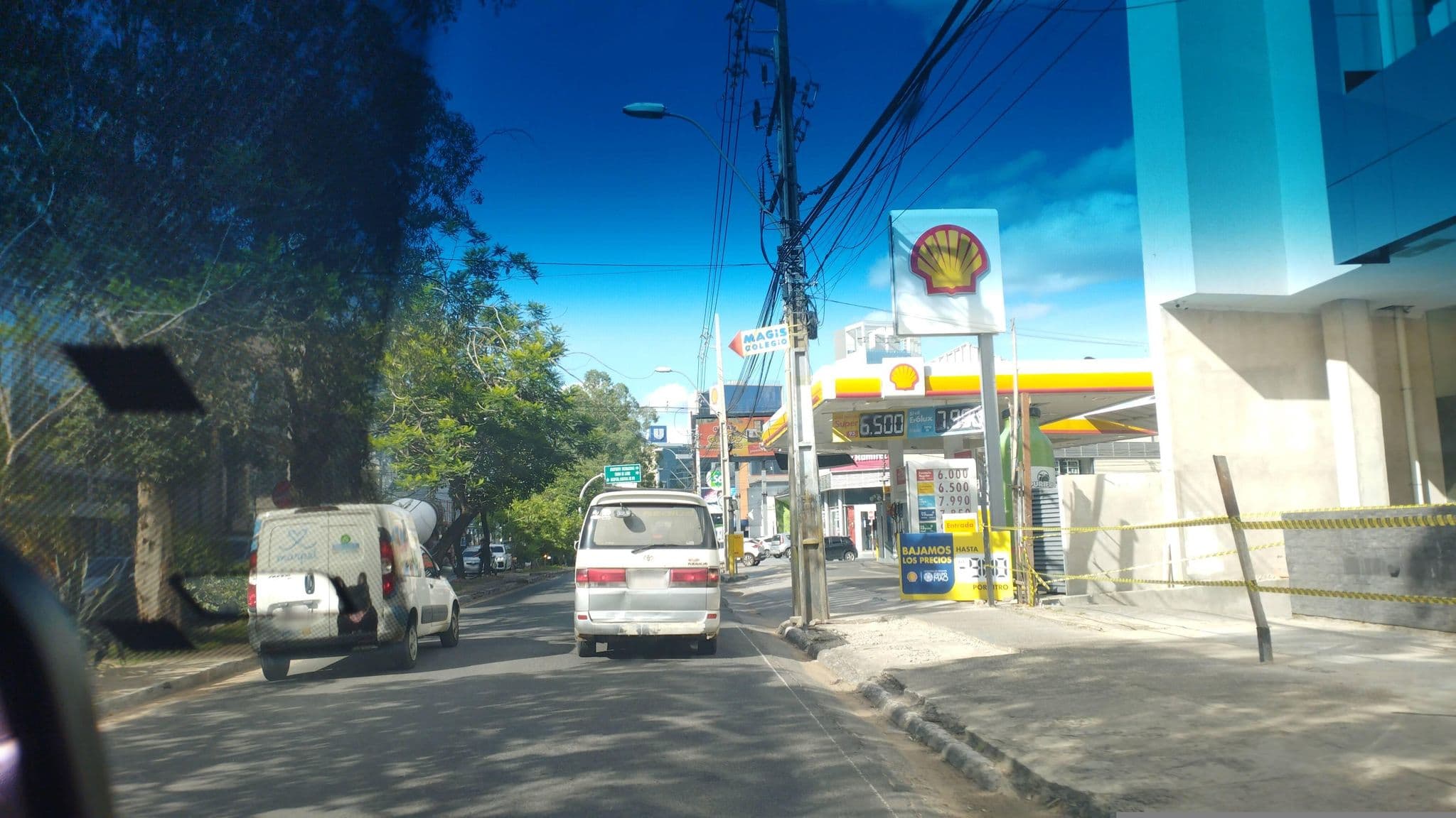 Street view near Tryp by Wyndham, Lambaré — © Alvaroc (CC BY-SA · Mapillary)