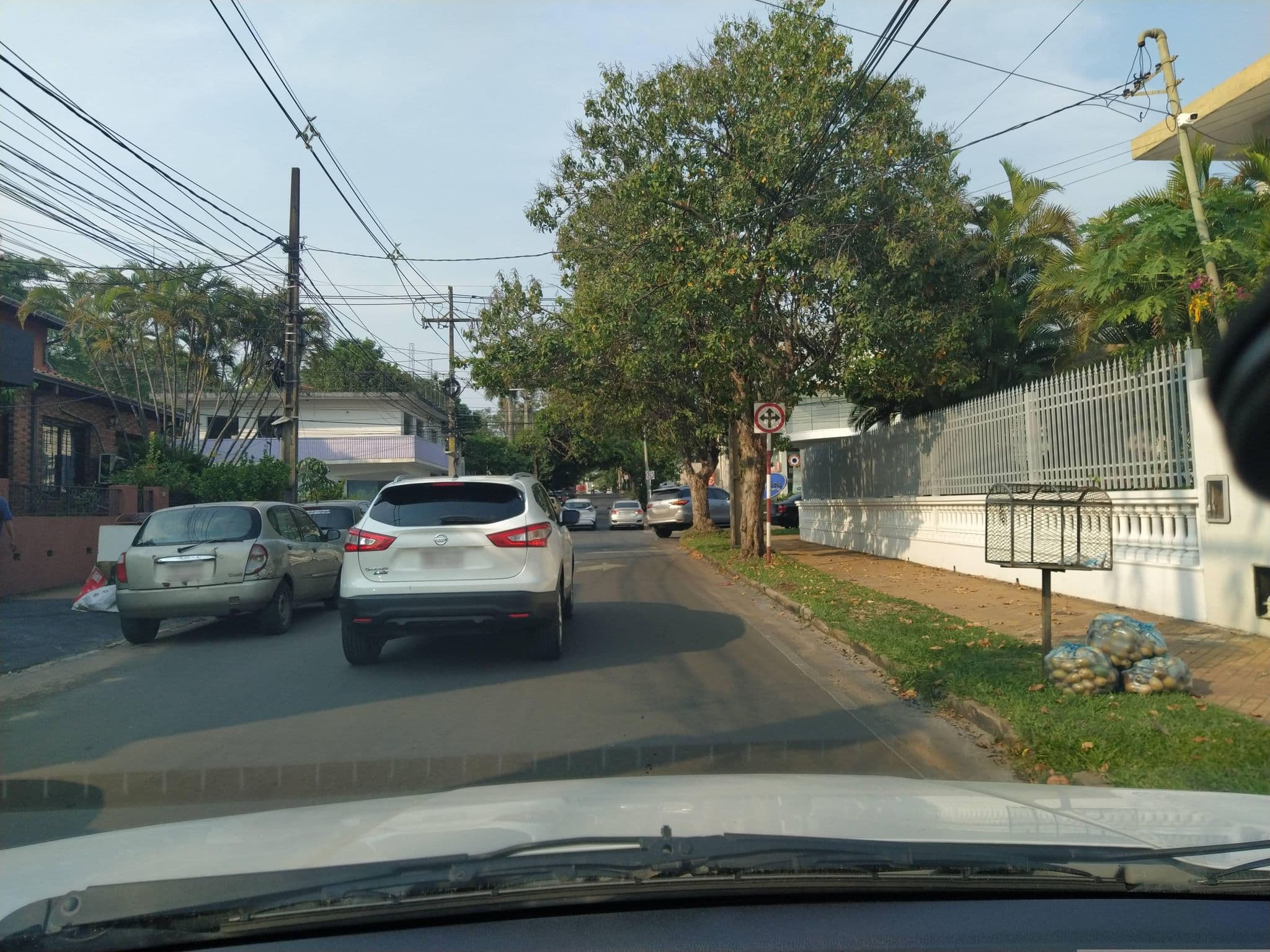 Street view near Hotel Casa Suiza, Lambaré — © jjorrge (CC BY-SA · Mapillary)
