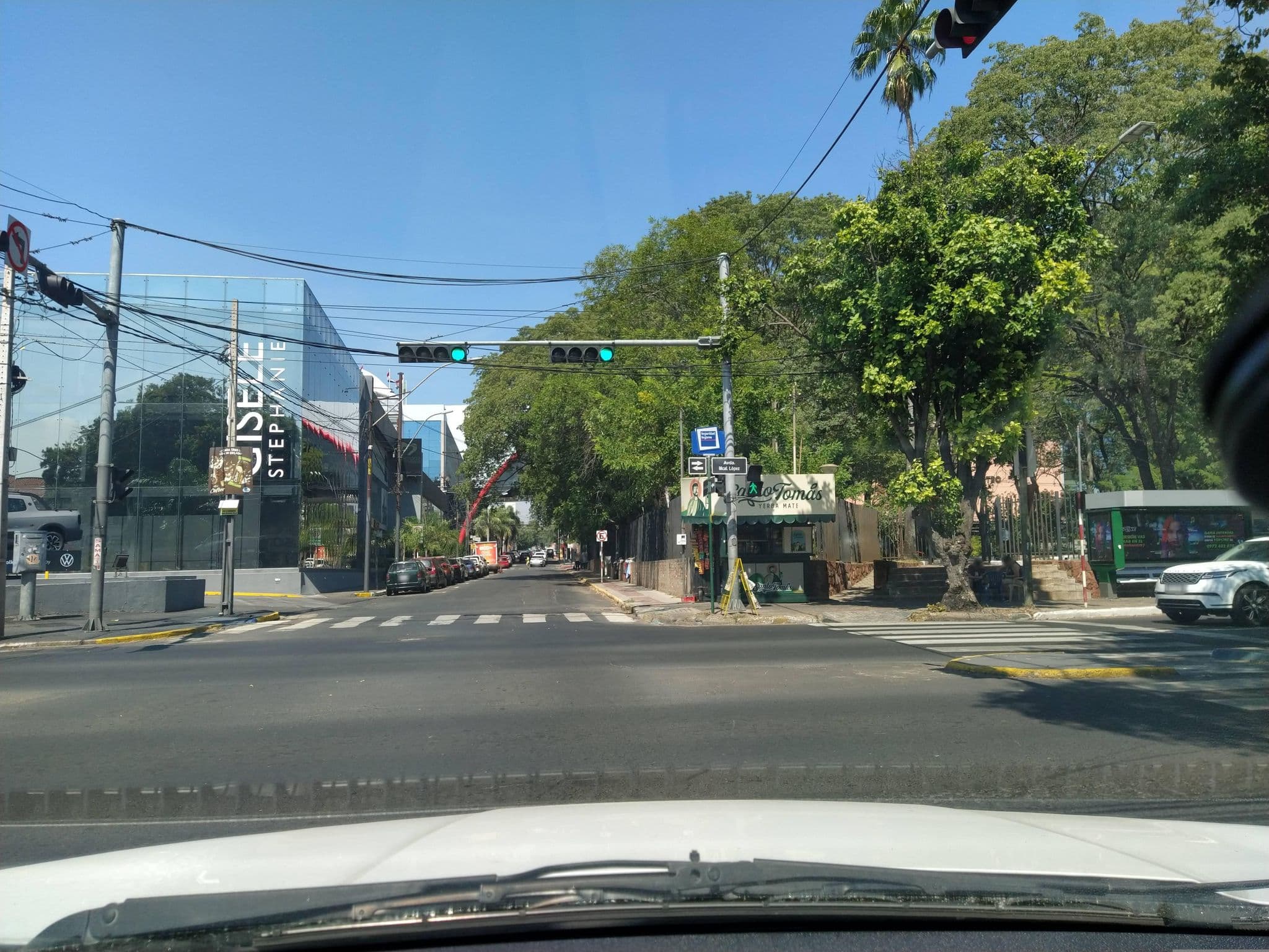 Street view near Motel, Lambaré — © jjorrge (CC BY-SA · Mapillary)