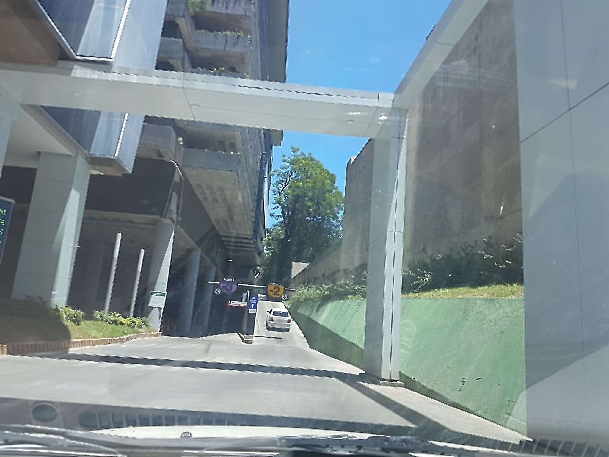 Street view near sheraton habitacion 705, Fernando de la Mora — © ancho85 (CC BY-SA · Mapillary)