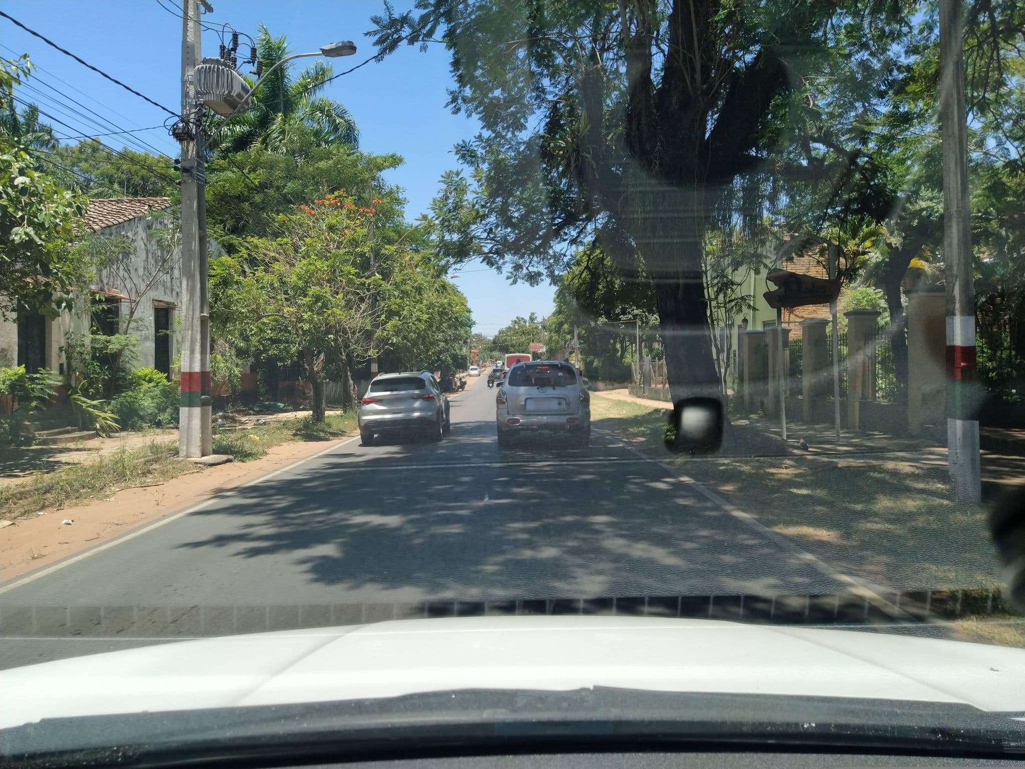 Street view near Alto Aregua Galeria De Arte Y Posada, Areguá — © jjorrge (CC BY-SA · Mapillary)