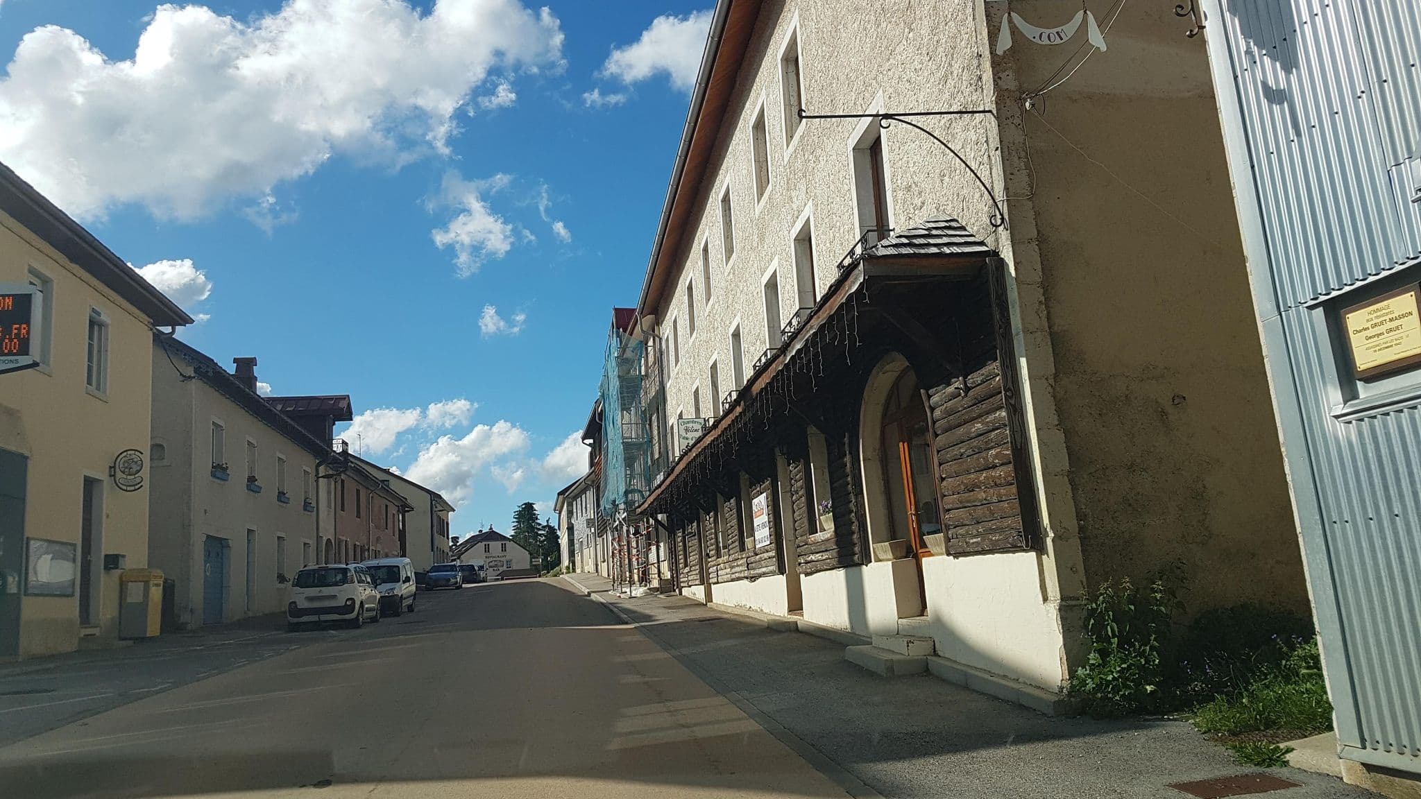 Street view near Le Chalet, Saint-Claude — © pyrog (CC BY-SA · Mapillary)