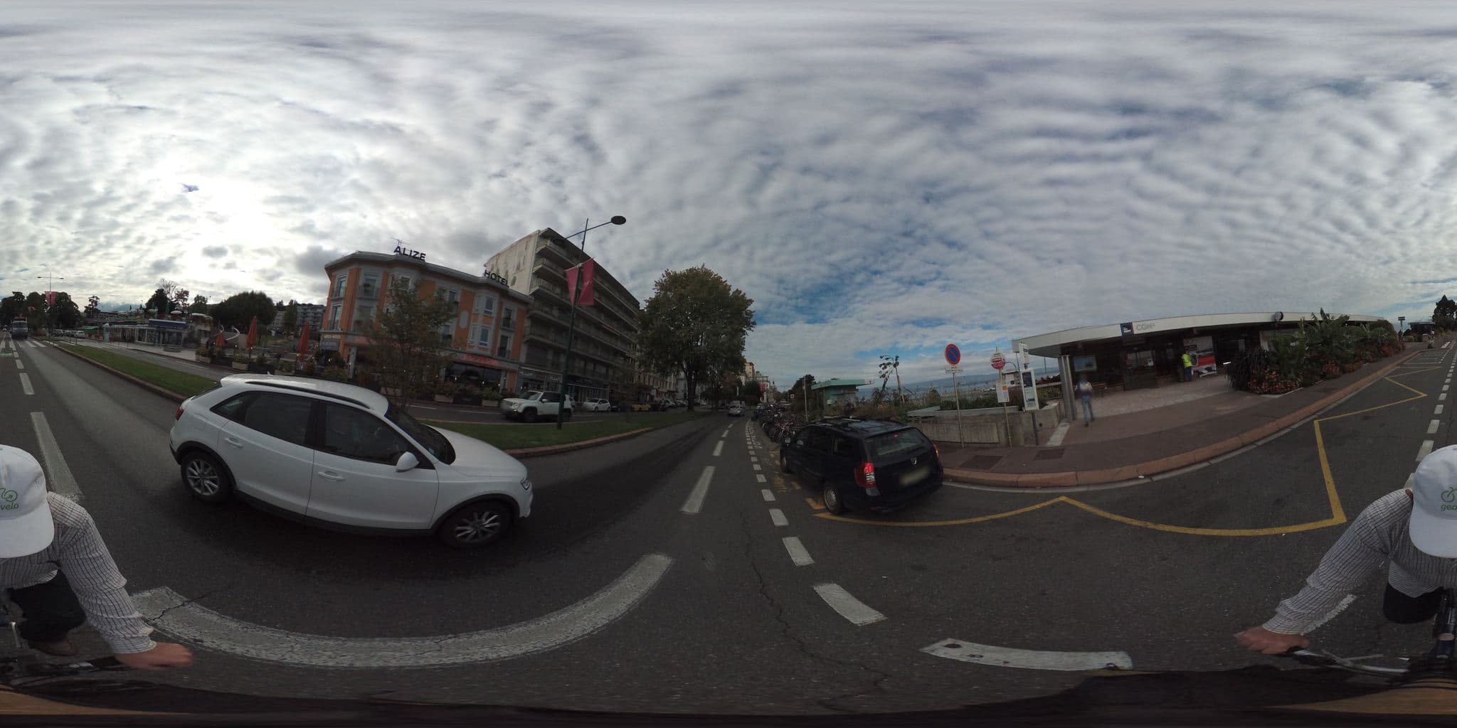 Street view near Hôtel Alizé, Évian-les-Bains — © geovelo (CC BY-SA · Mapillary)