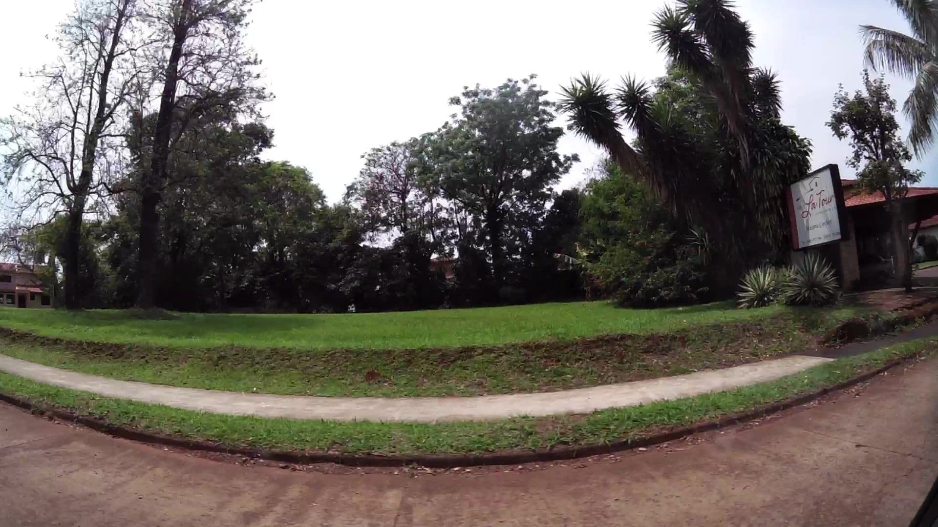 Street view near Hotel Restaurant La Tour, Ciudad del Este — © kaartcam (CC BY-SA · Mapillary)