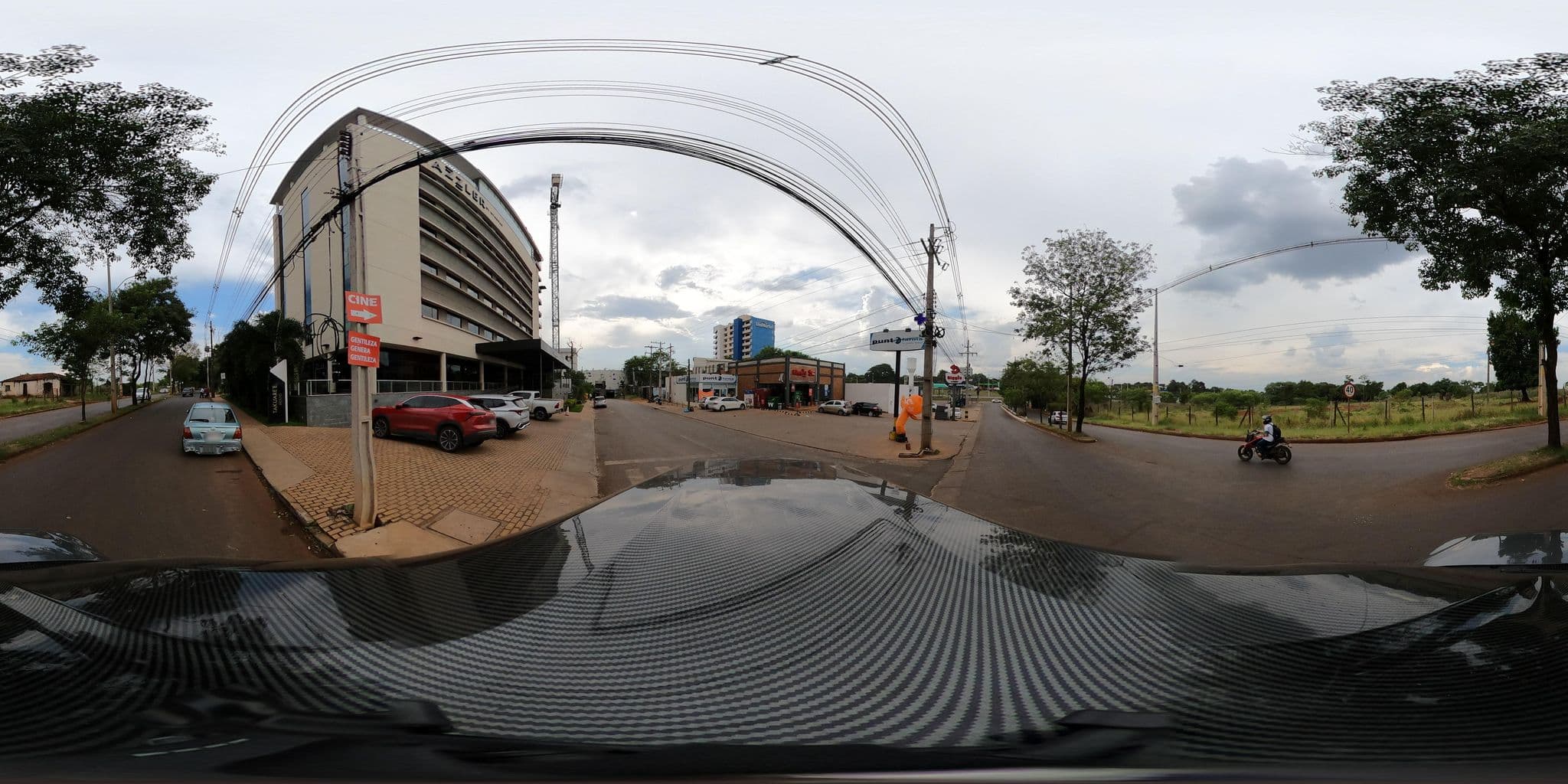 Street view near Hotel Dazzler CDE, Ciudad del Este — © silarfer (CC BY-SA · Mapillary)