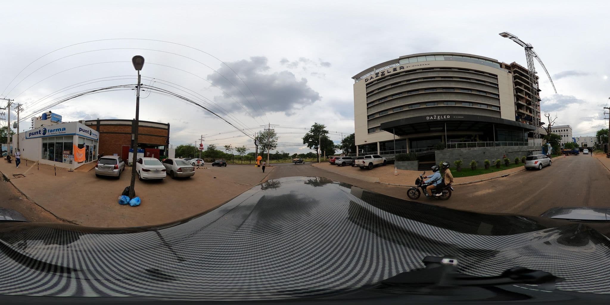 Street view near Hotel Dazzler By Wyndhan CDE, Ciudad del Este — © silarfer (CC BY-SA · Mapillary)
