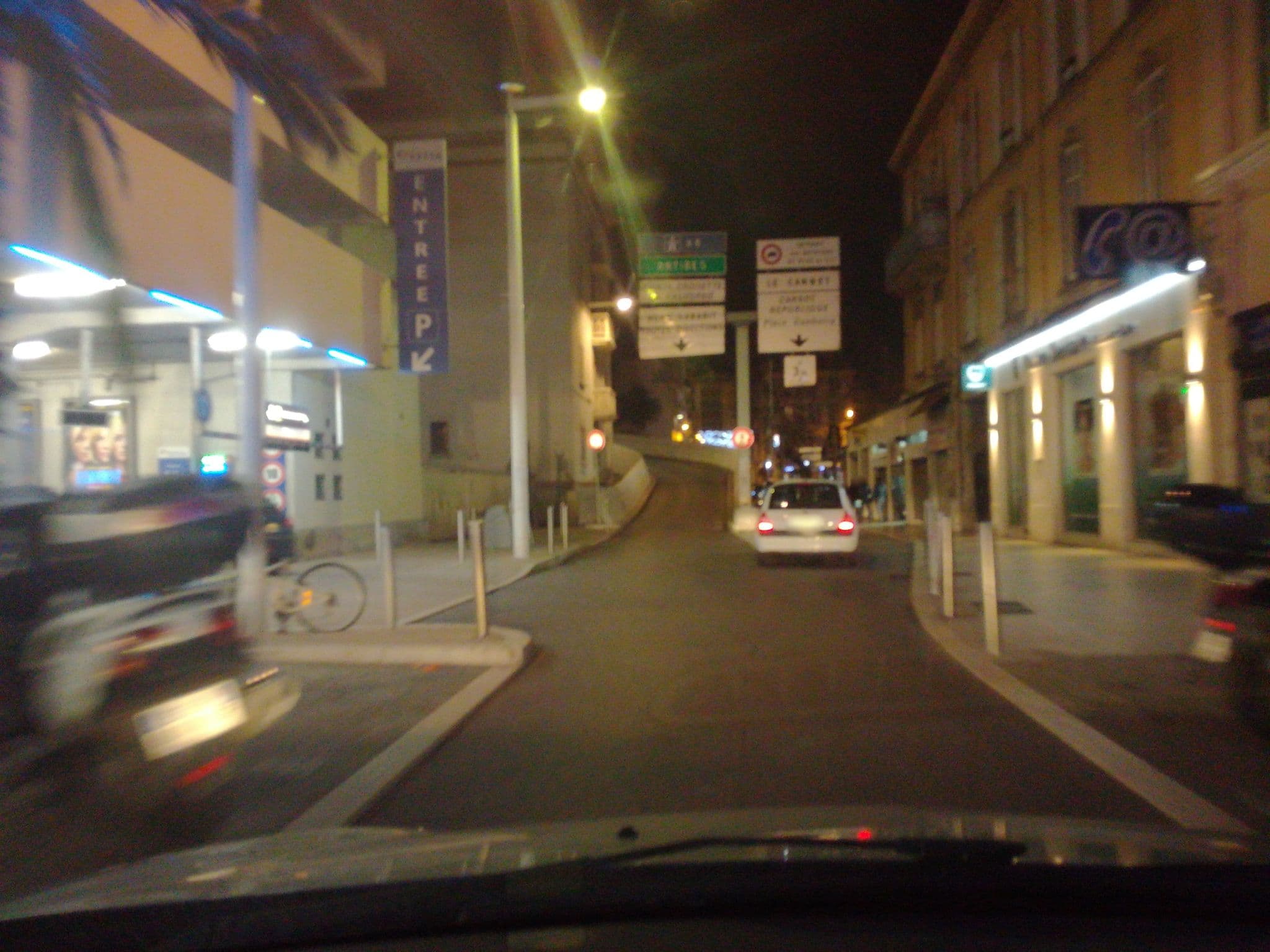Street view near Yelo Belle Époque, Cannes — © baptistemm (CC BY-SA · Mapillary)