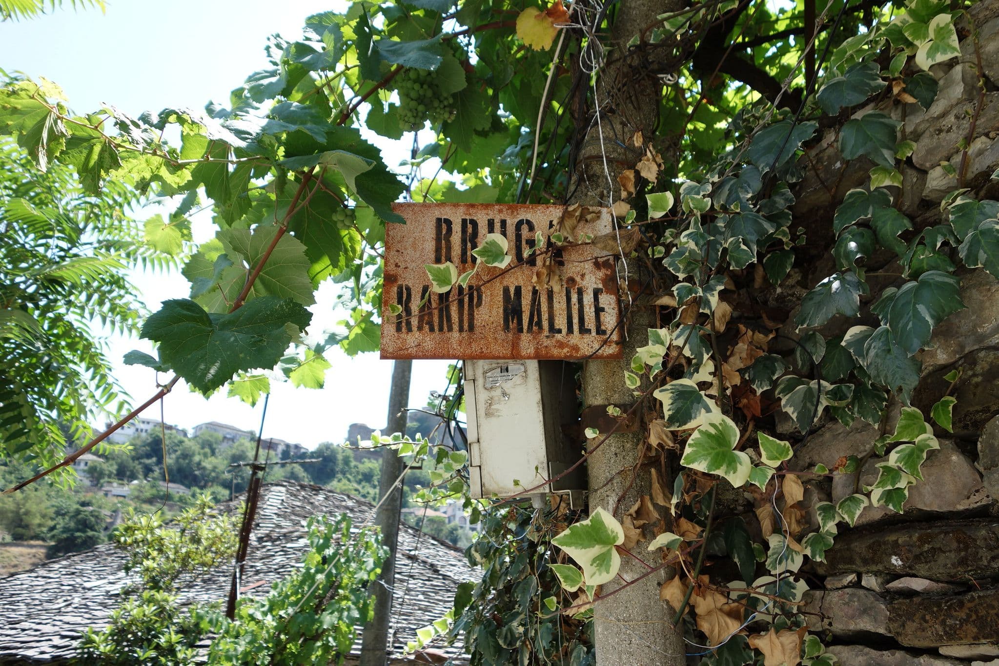 Street view near Guest House Garden, Gjirokastër — © malenki (CC BY-SA · Mapillary)