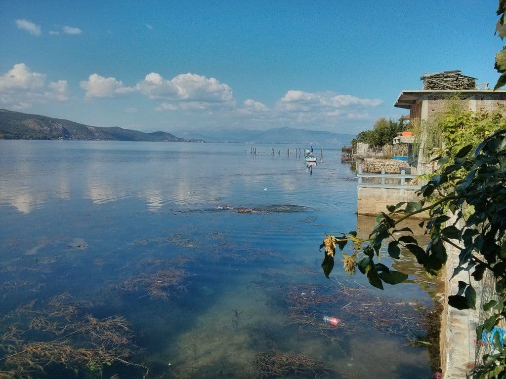 Street view near Erda Rooms, Rajcë — © janvanbekkum (CC BY-SA · Mapillary)