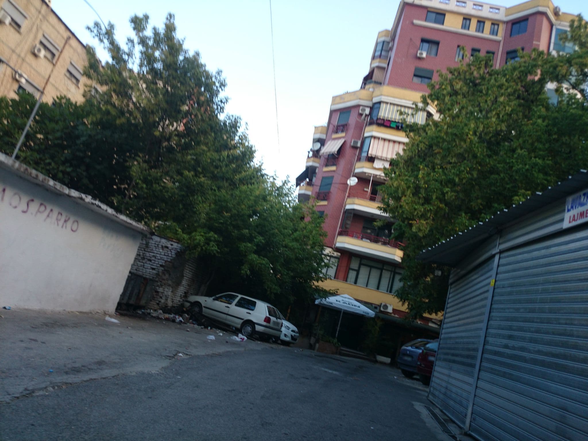 Street view near Homestel Albania, Tirana — © malenki (CC BY-SA · Mapillary)